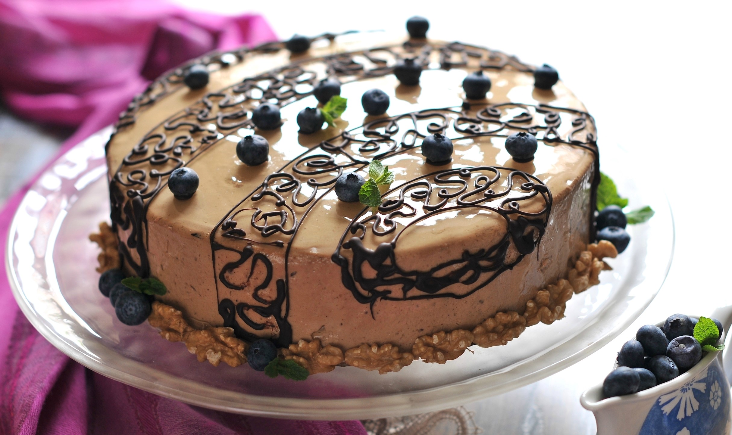 Chocolate cake with blueberries and walnuts HD Wallpaper