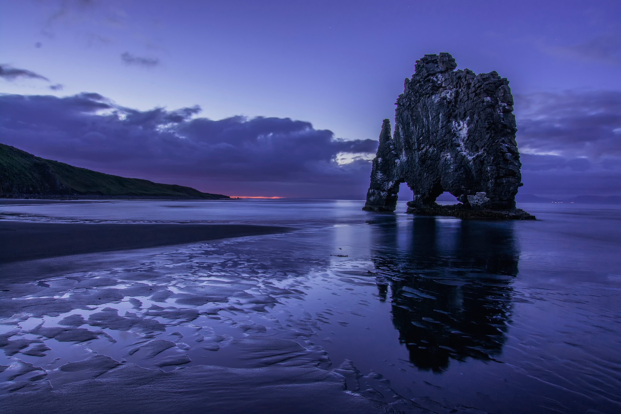 Hvitserkur Rock Formation at Dusk HD Wallpaper