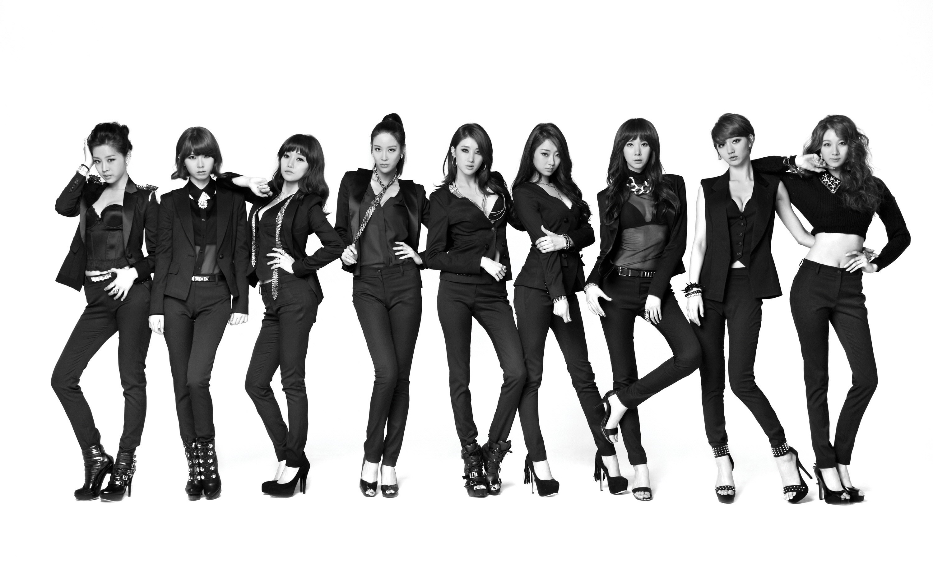 Nine Muses in Black Suits HD Wallpaper