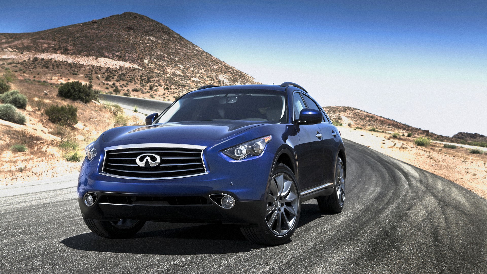 Blue Infiniti FX35 SUV on a desert road HD Wallpaper