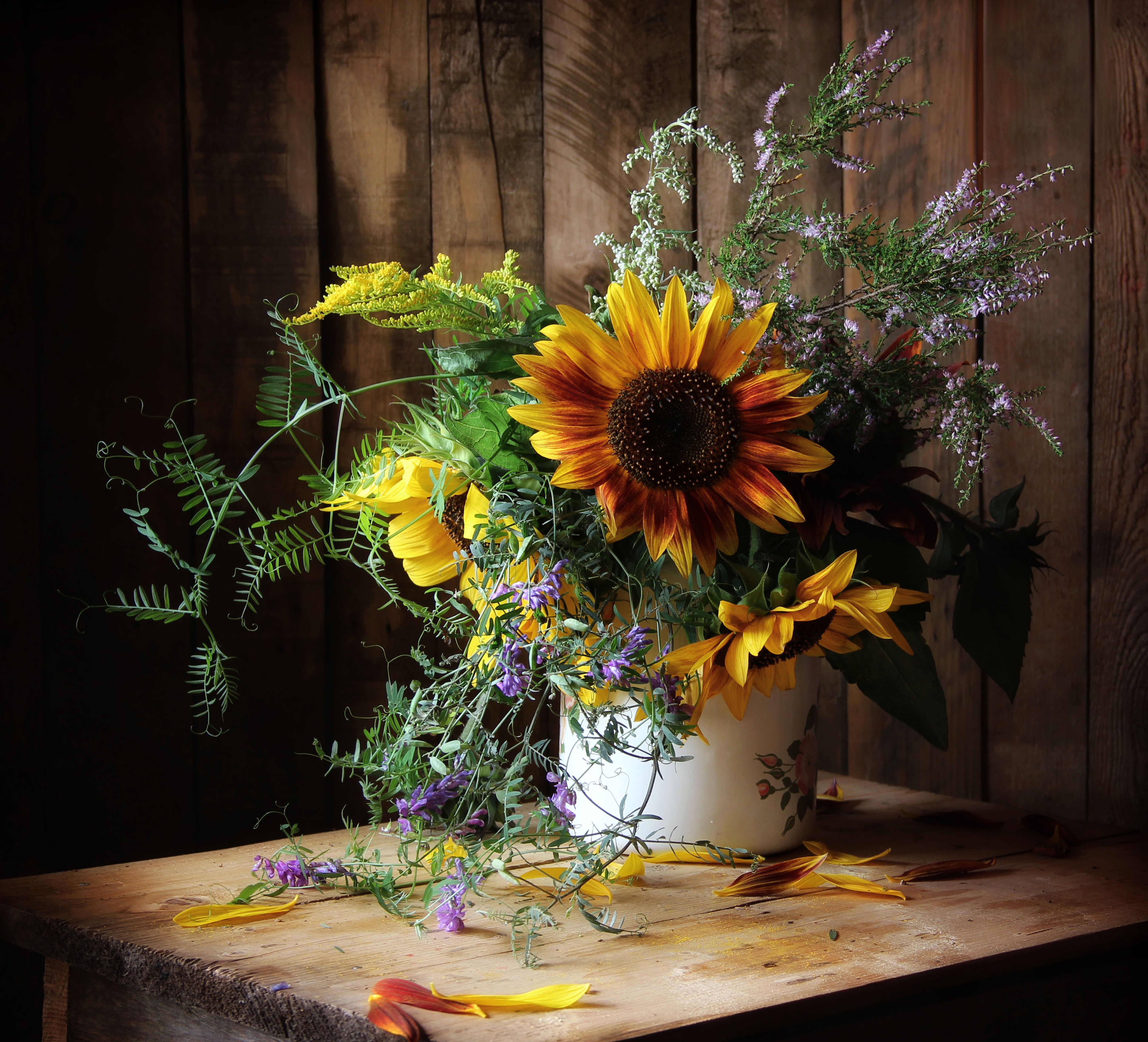 Sunflowers and wildflowers in a vase HD Wallpaper