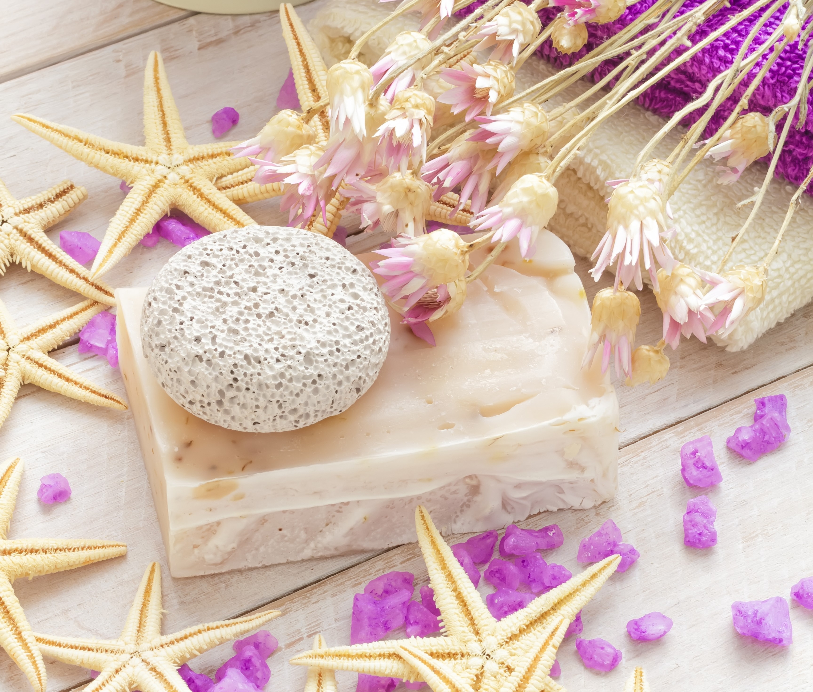 Spa items: soap, pumice stone, starfish, dried flowers, bath salts HD Wallpaper