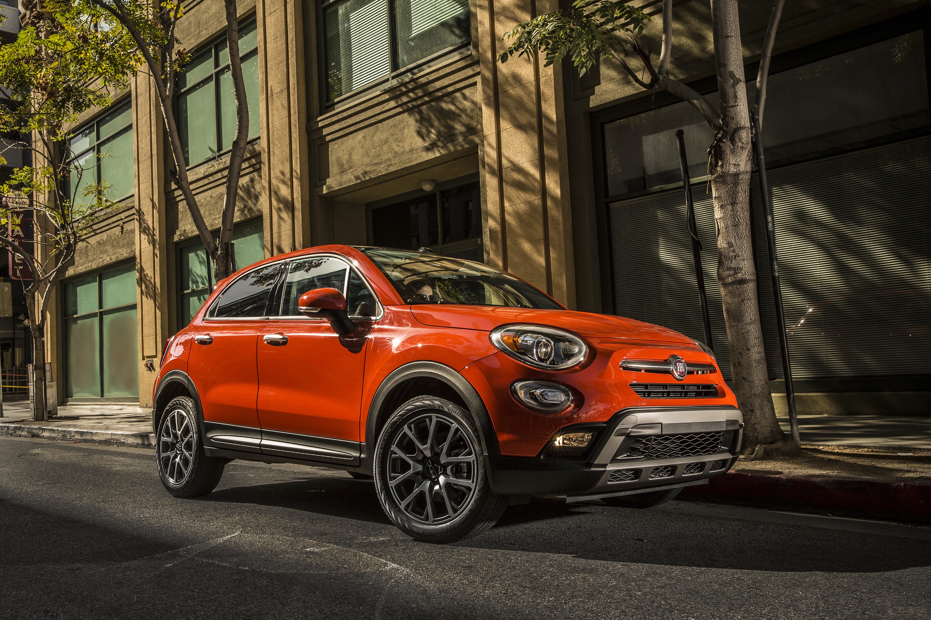 2015 Fiat 500X Trekking parked on a city street HD Wallpaper