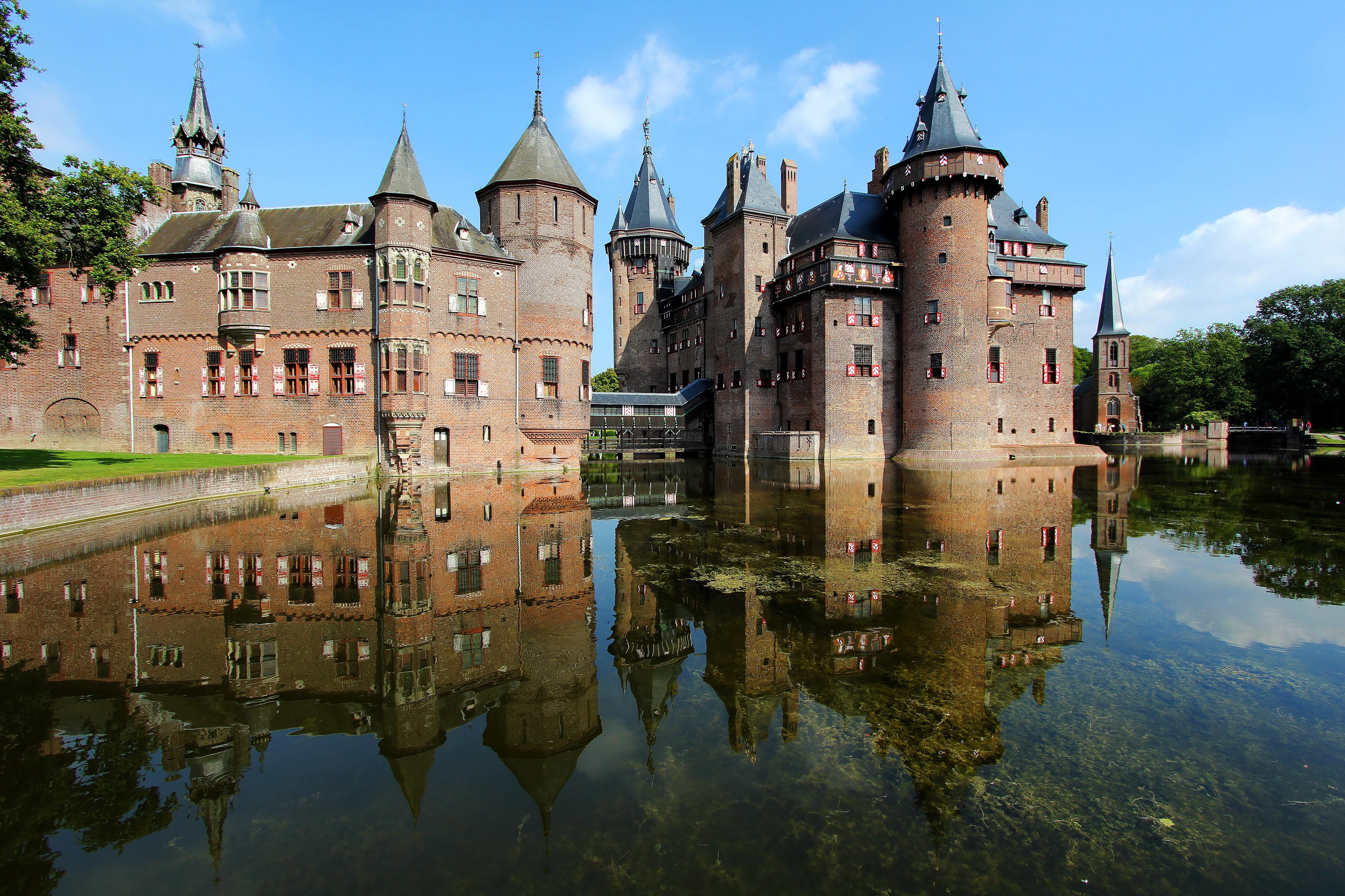 4K De Haar Castle Netherlands with Pond Reflection HD Wallpaper