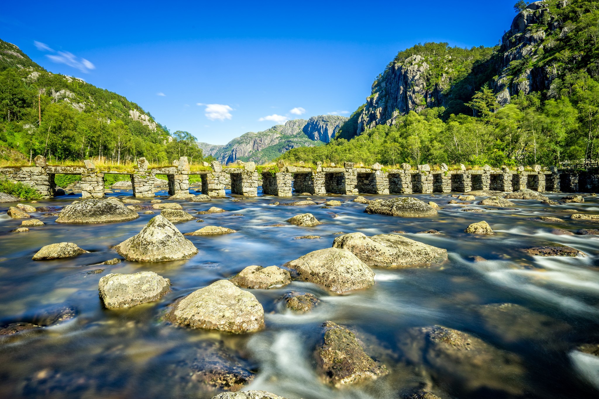 Stone bridge over a river in a Norwegian mountain landscape HD Wallpaper