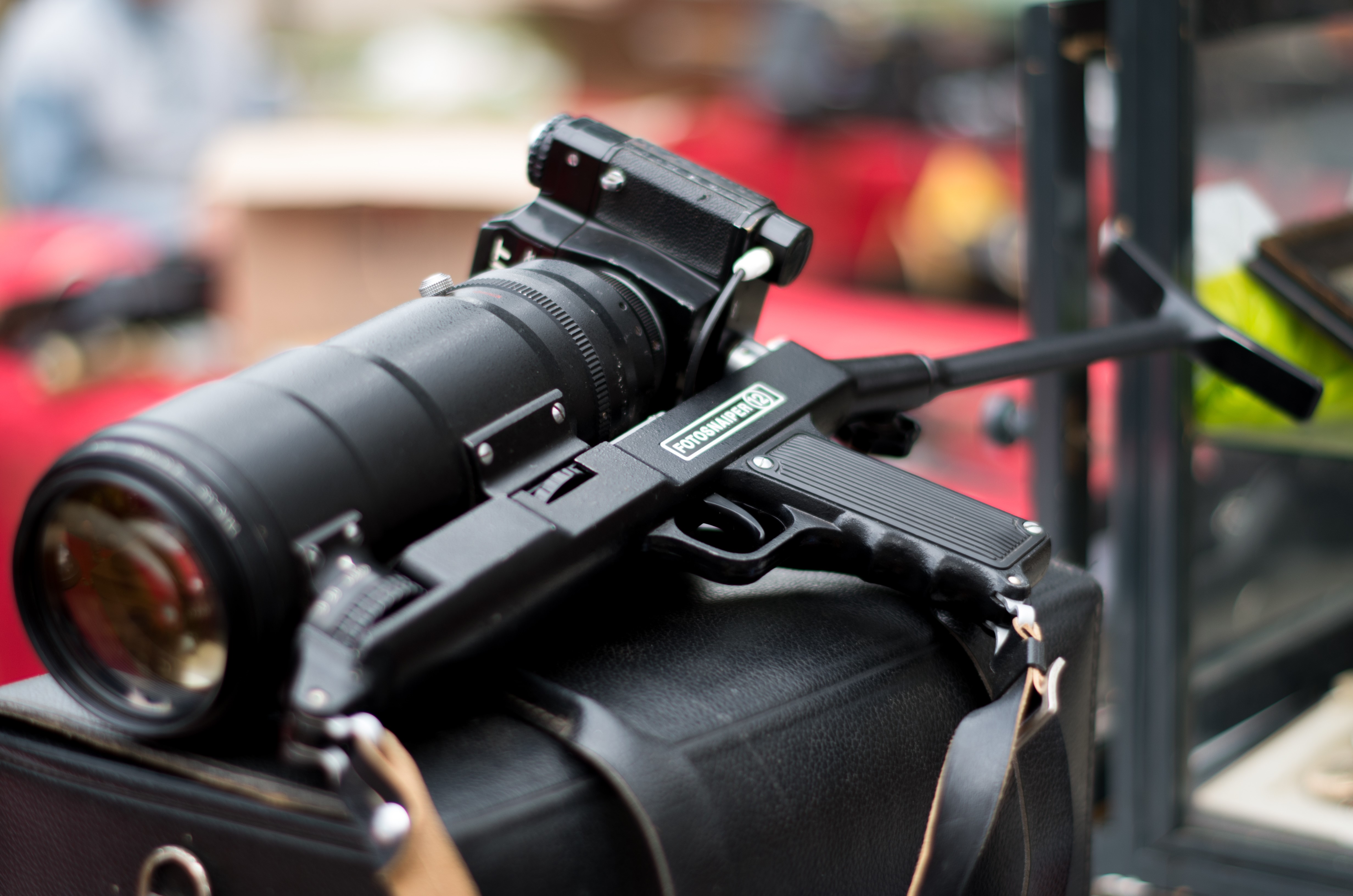 Fotomanper camera with telephoto lens HD Wallpaper