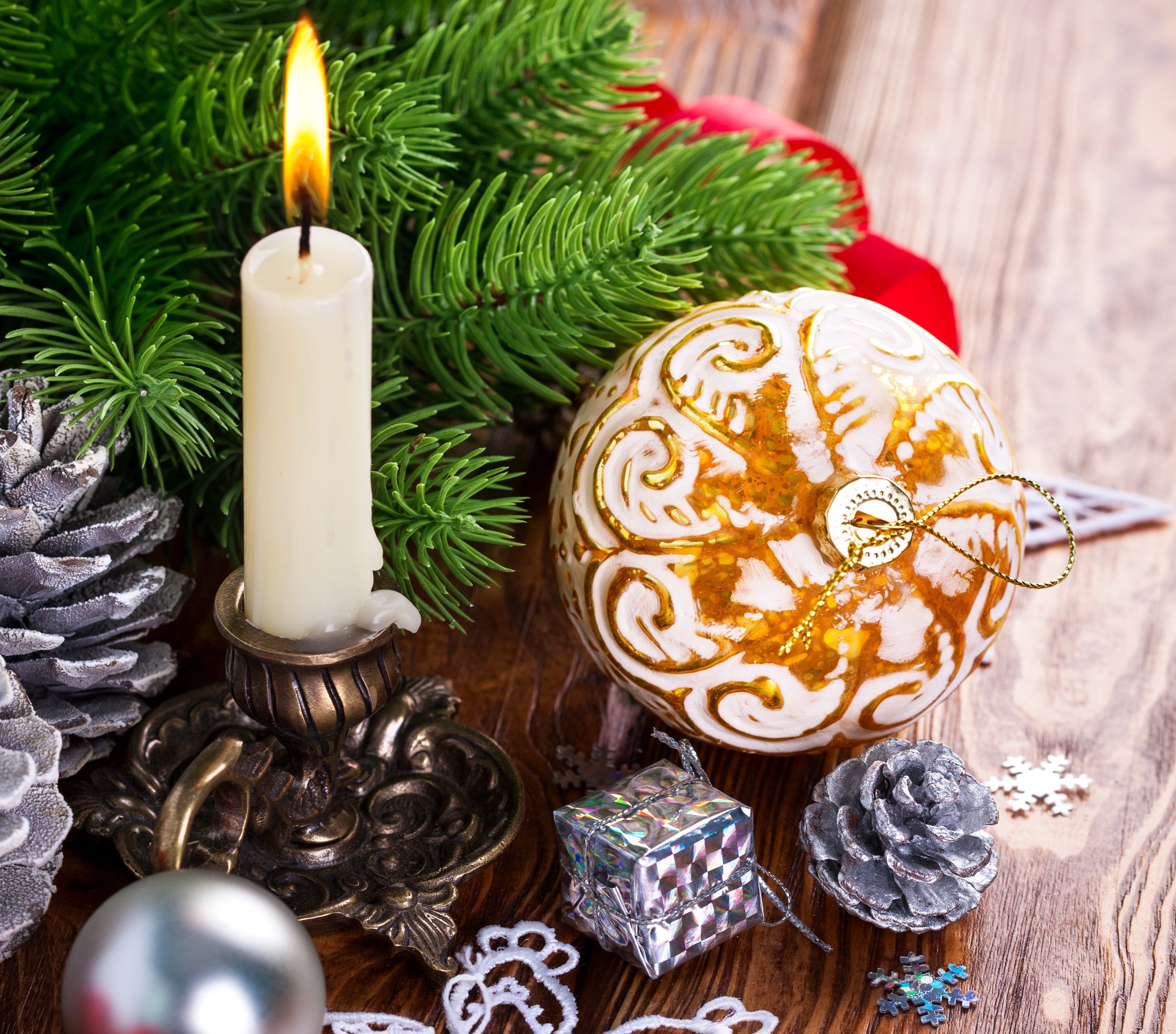 Christmas candle and ornaments with pine branches HD Wallpaper
