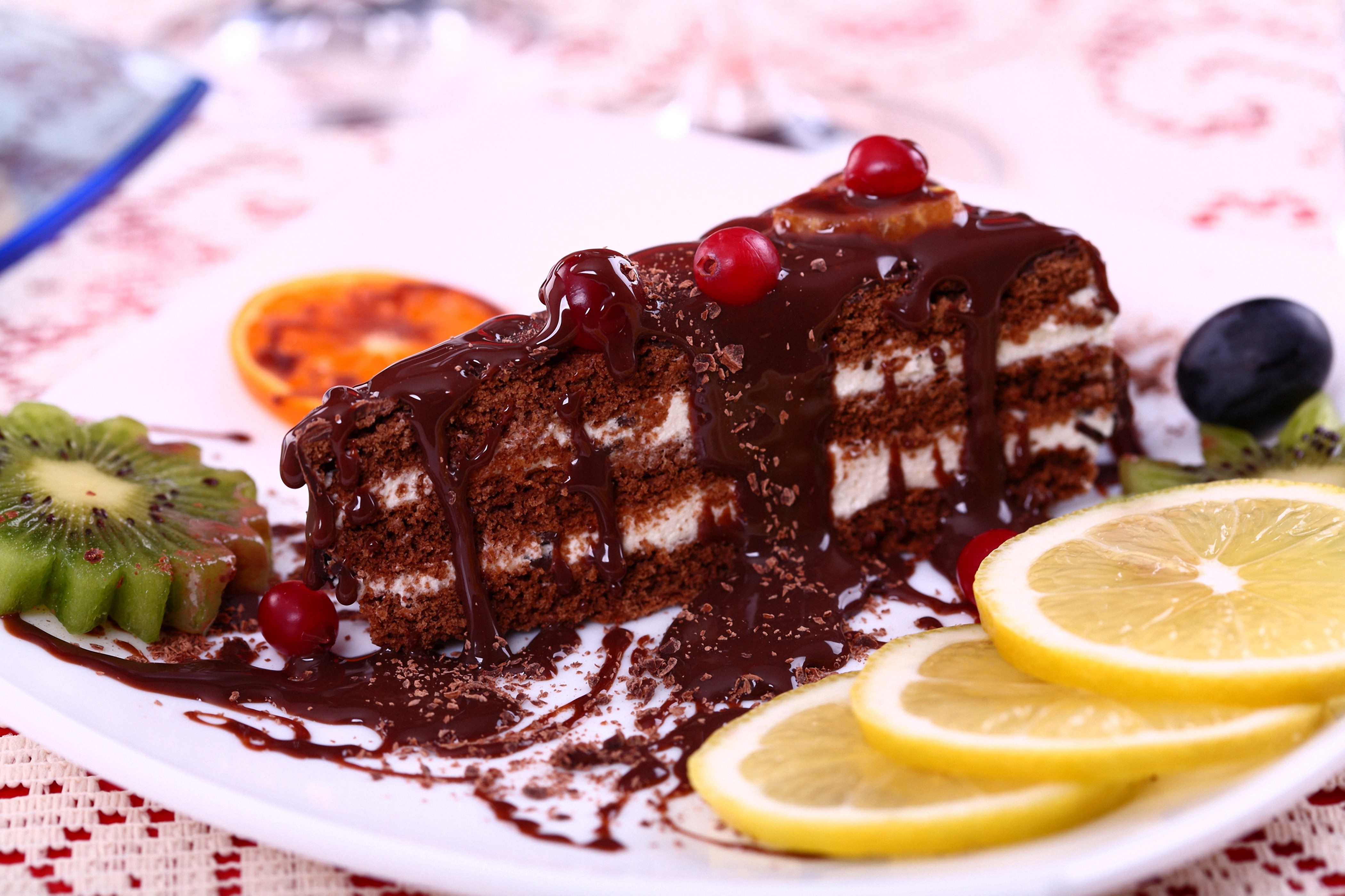 Chocolate cake with fruits HD Wallpaper