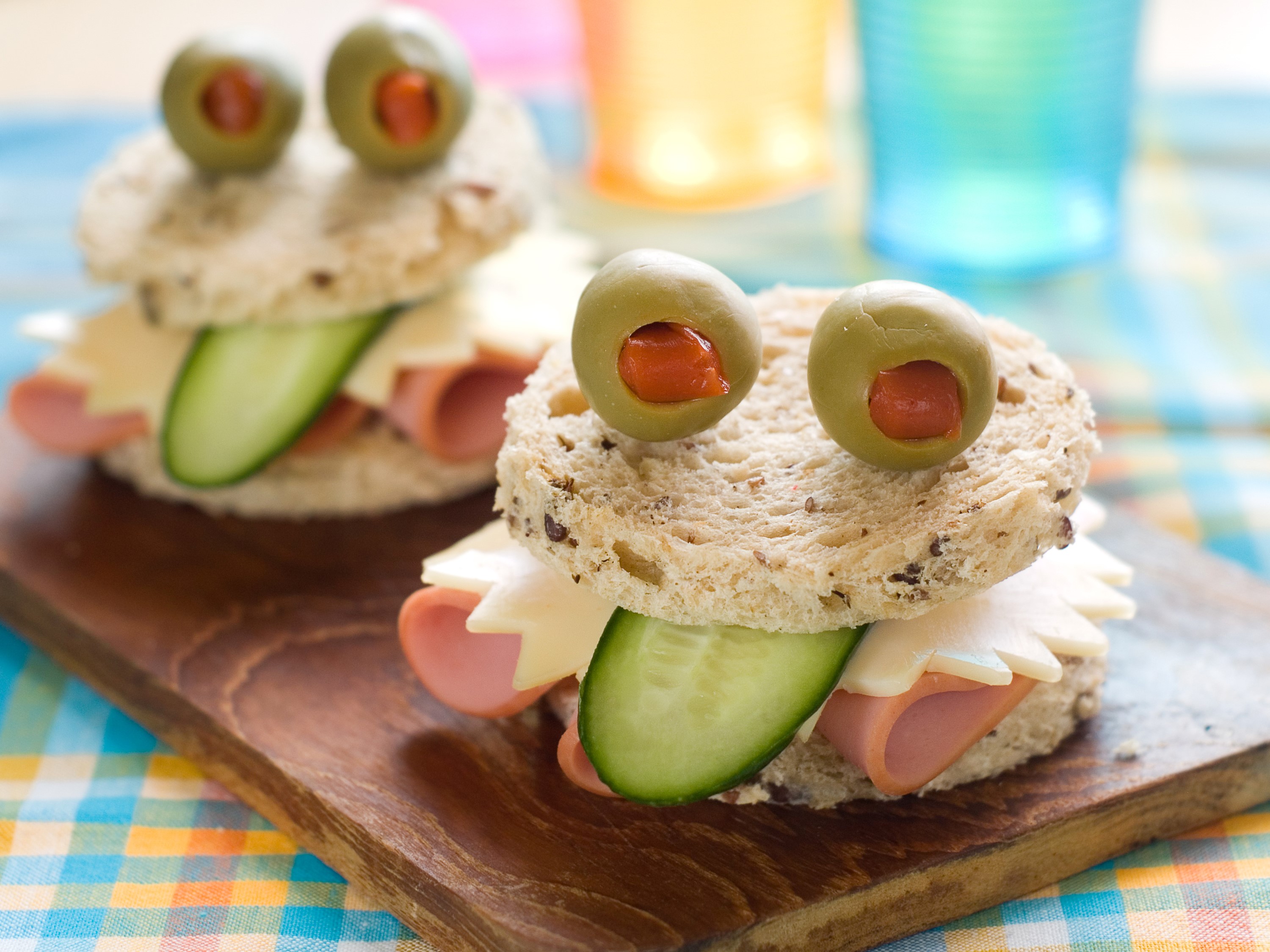 Frog-shaped sandwiches with olives, cheese, ham, and cucumber HD Wallpaper