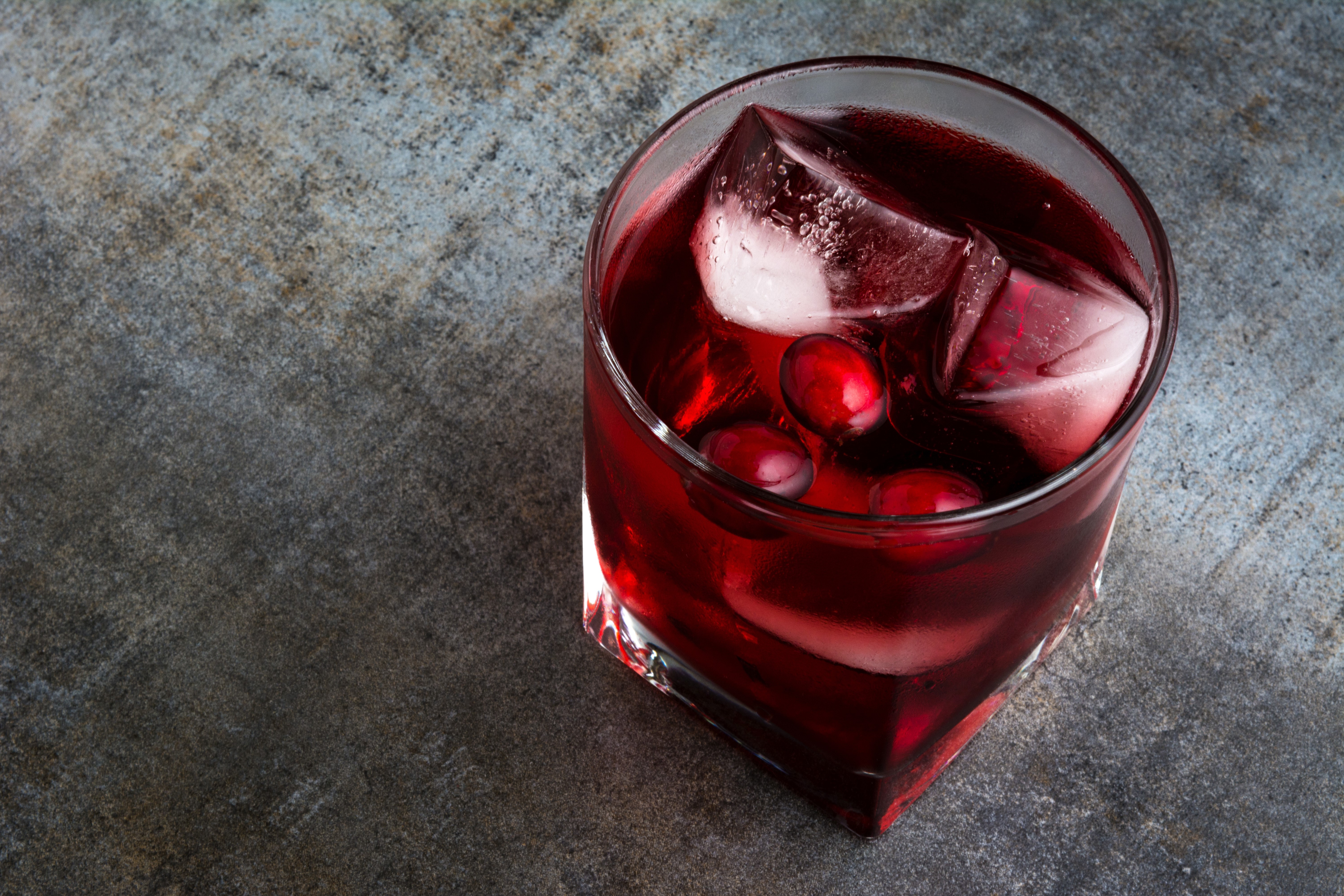 Cocktail with ice and cranberries HD Wallpaper