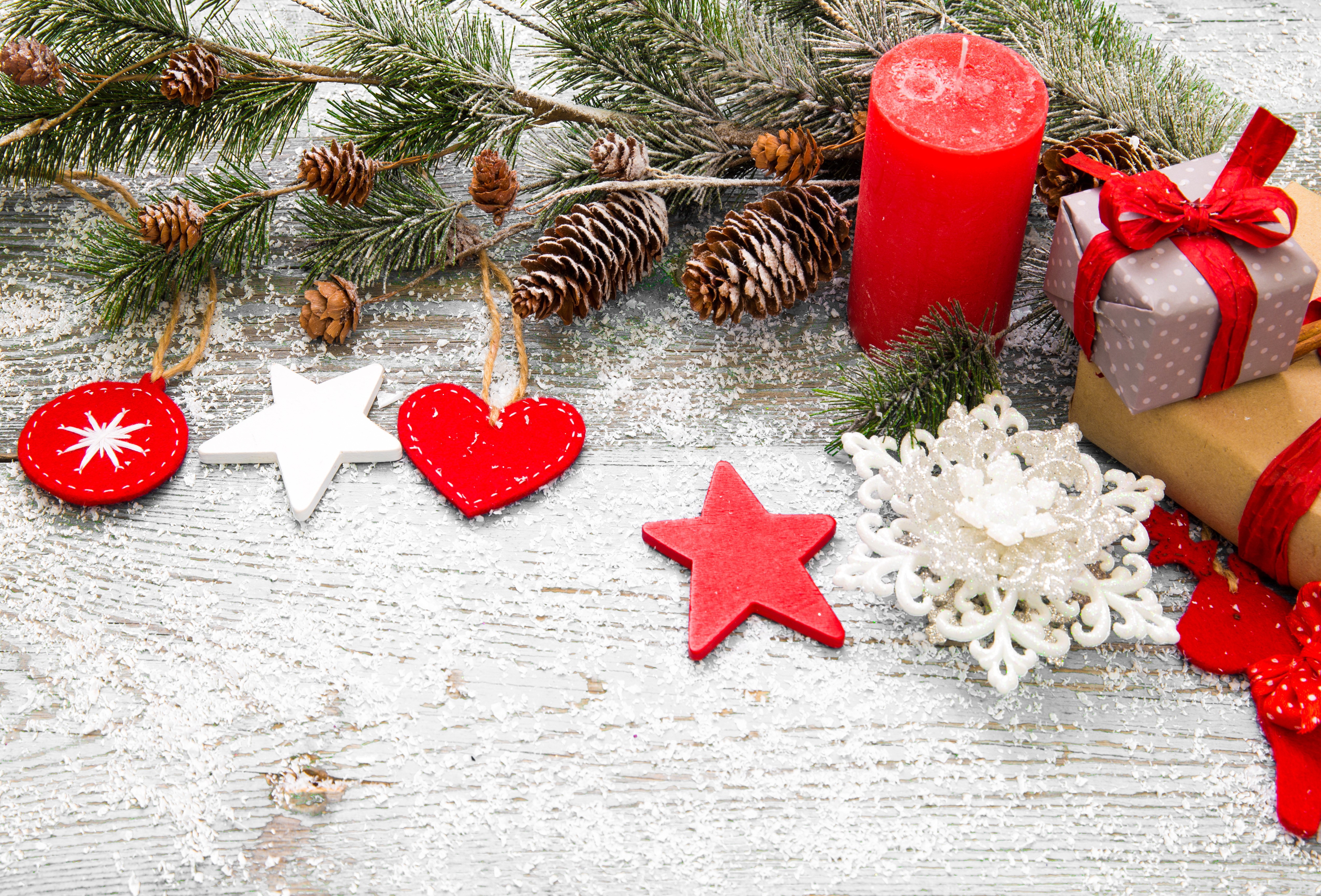 Christmas Decorations with Pine Cones and Candle HD Wallpaper