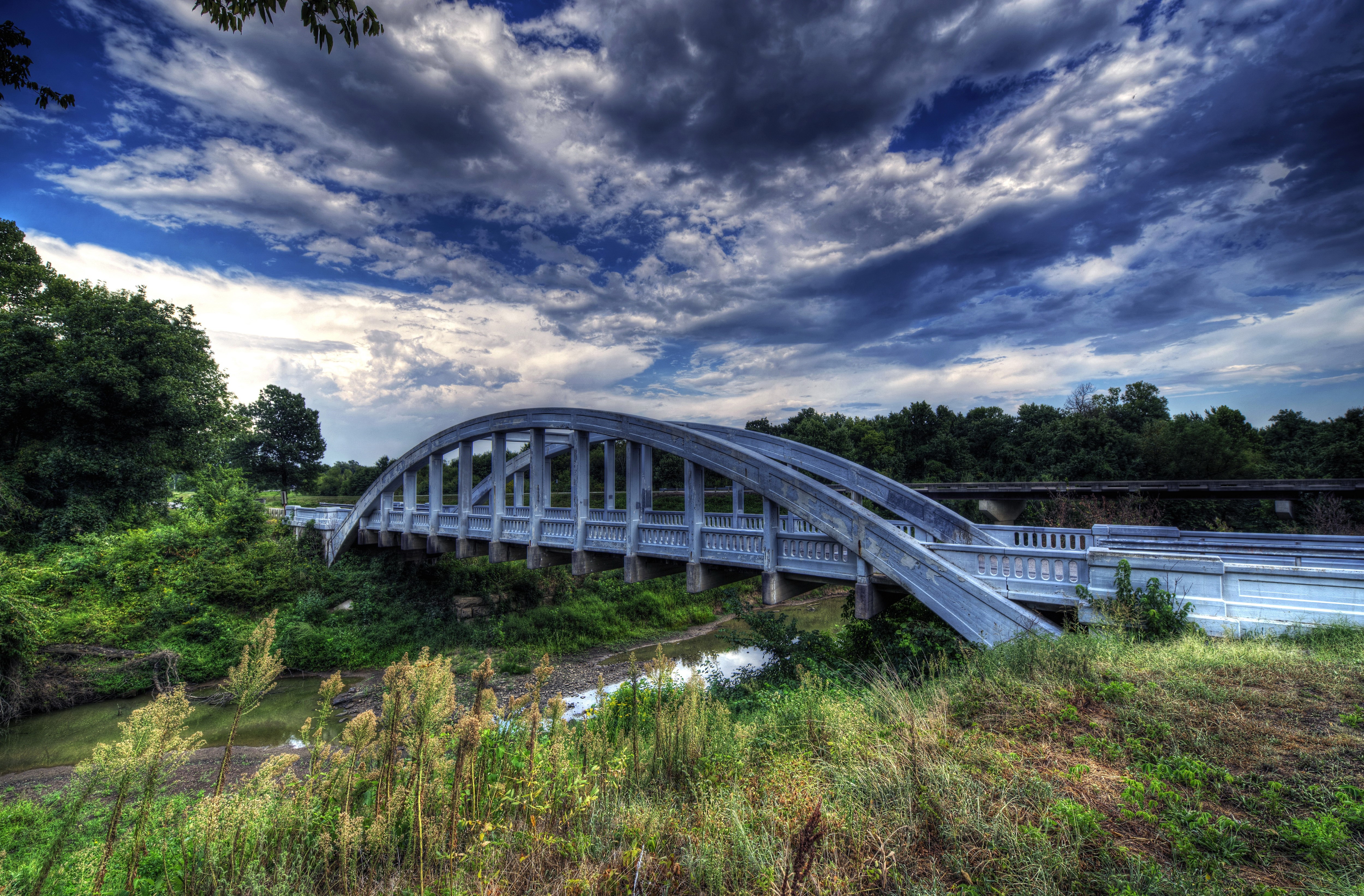 Concrete arch bridge over a river in Kansas, USA HD Wallpaper
