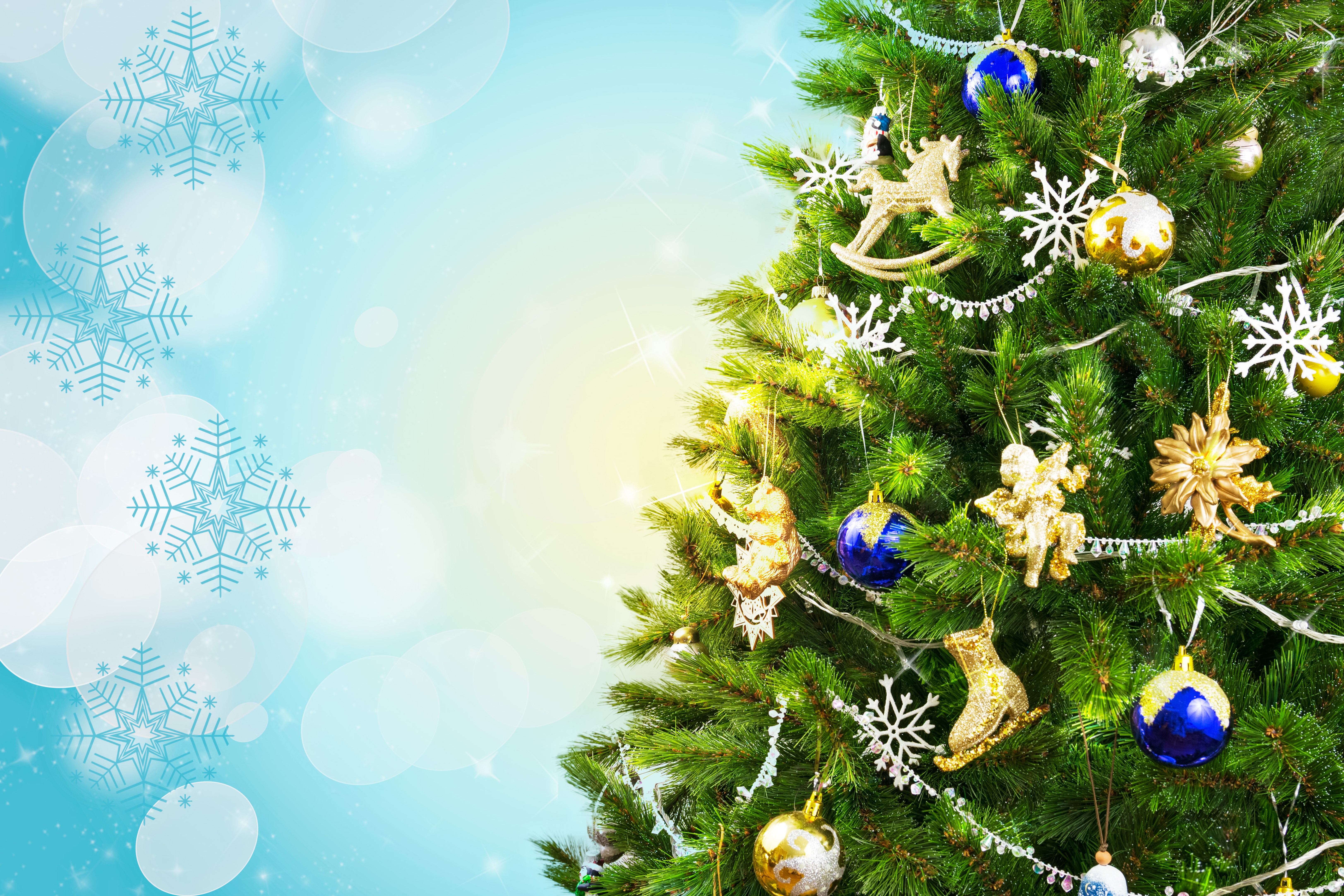 Christmas tree with ornaments and snowflakes HD Wallpaper