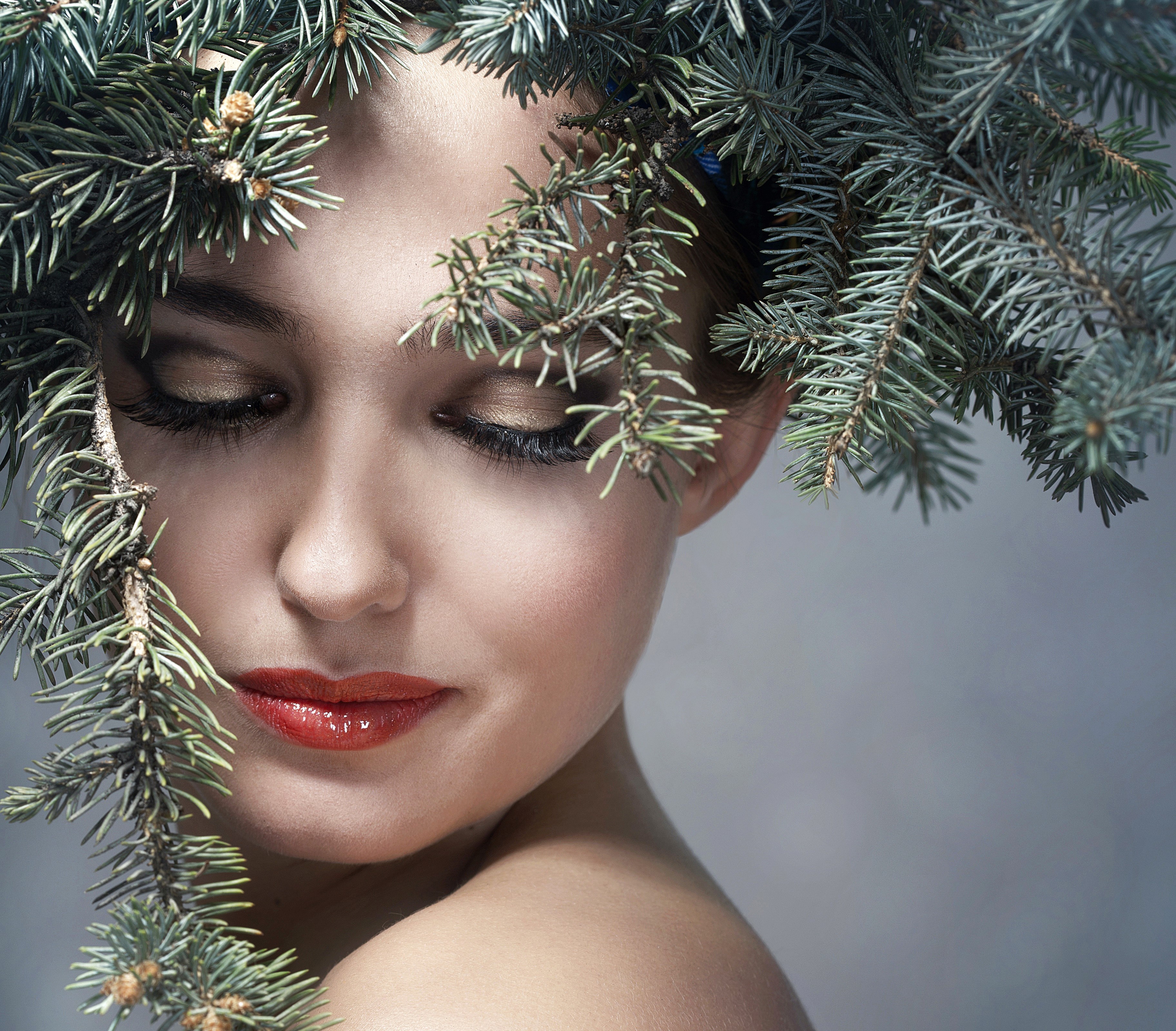 Woman with Christmas branches and makeup HD Wallpaper