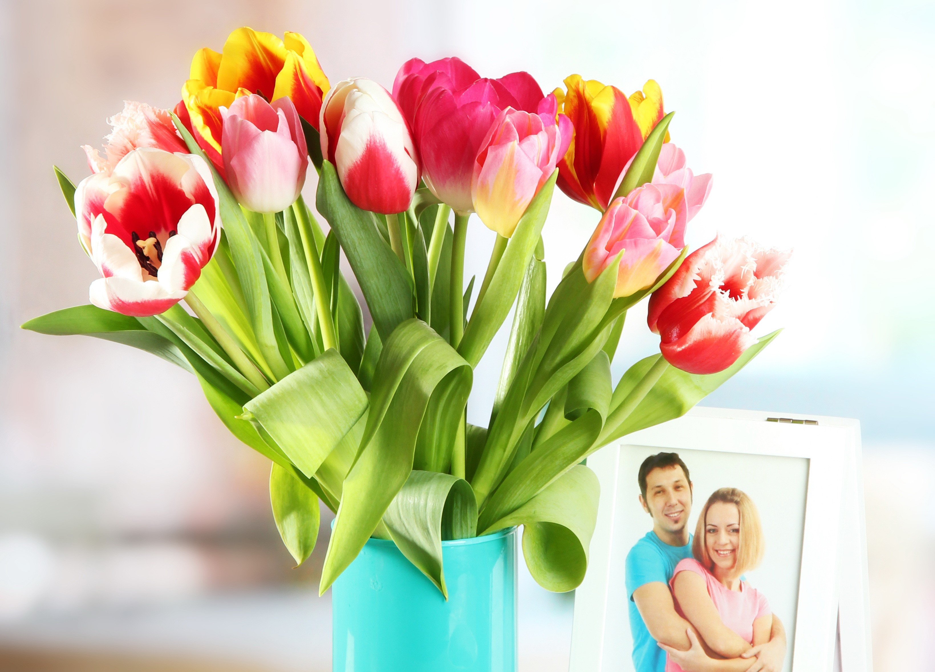 Bouquet of Tulips and a Couple's Photo HD Wallpaper