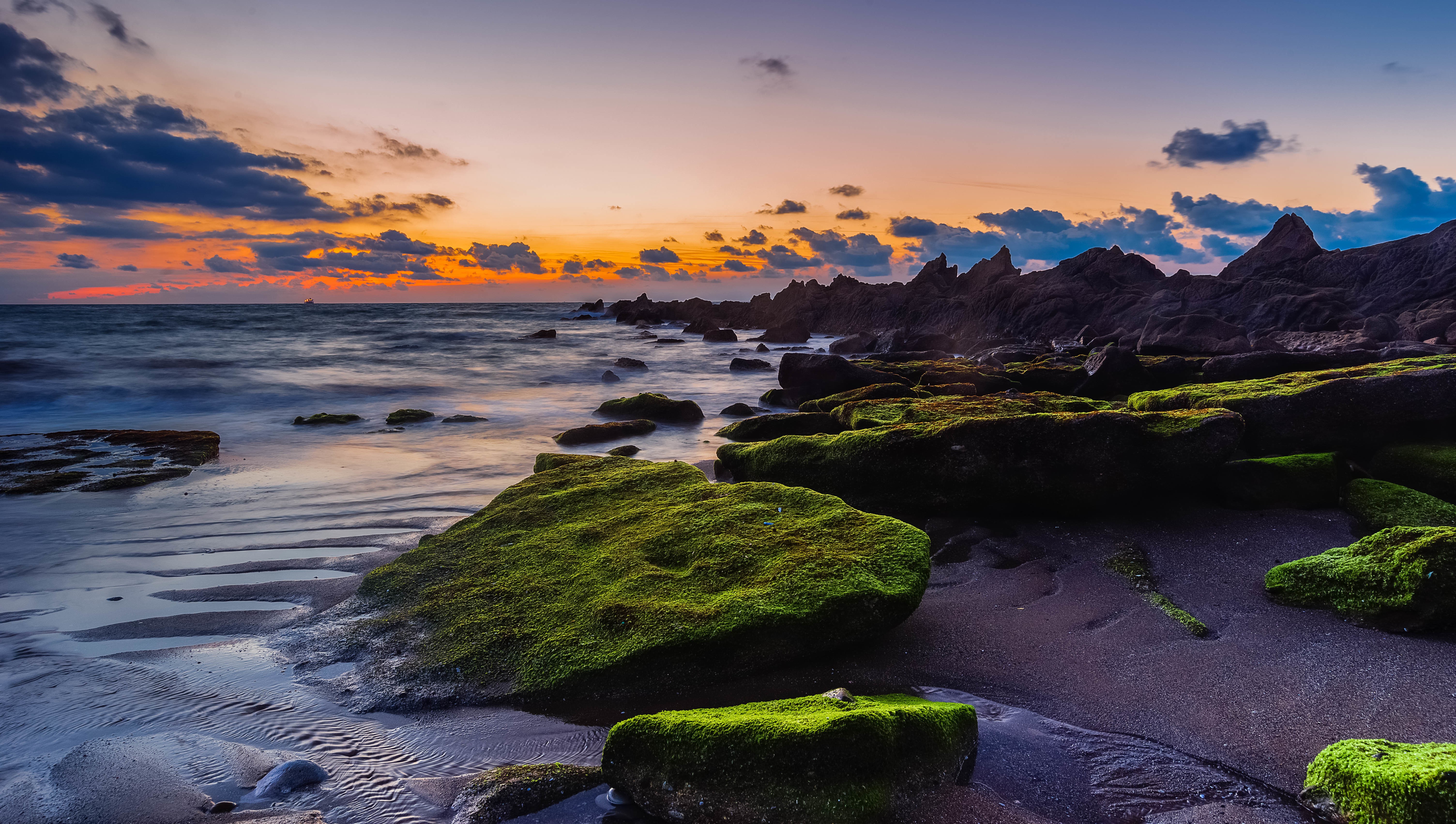 Sea stones and crags at sunset HD Wallpaper