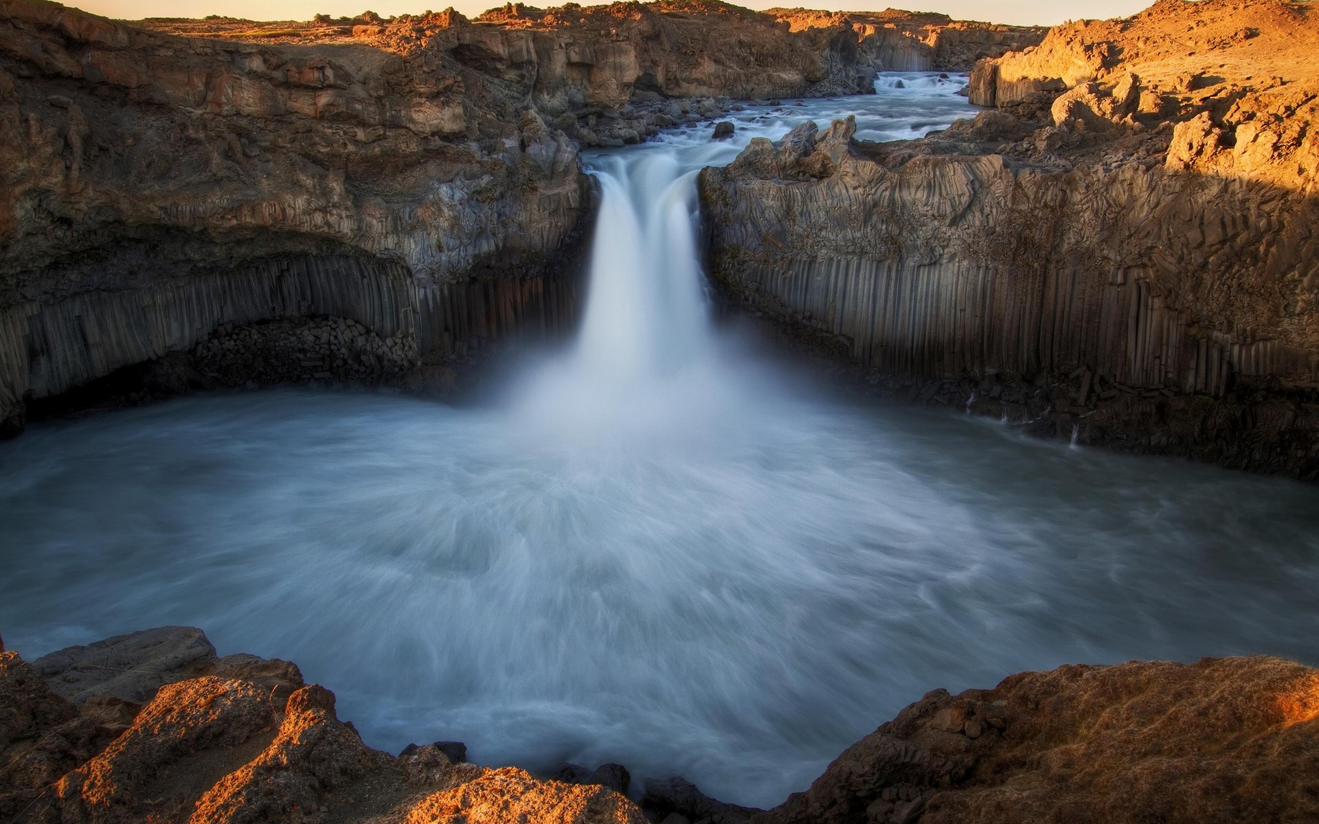 Aldeyjarfoss waterfall in Iceland HD Wallpaper