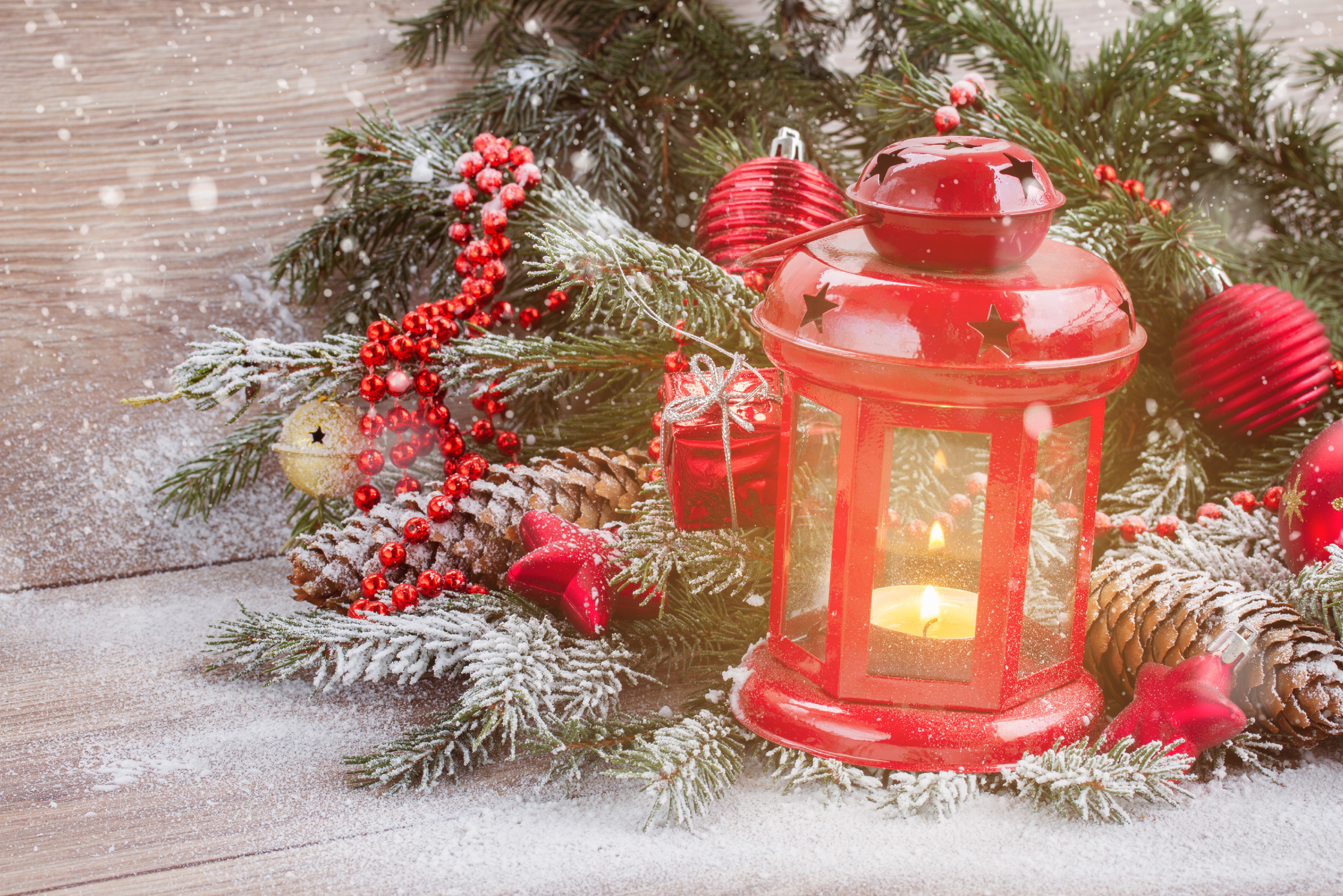Christmas lantern with pine cones and snow HD Wallpaper