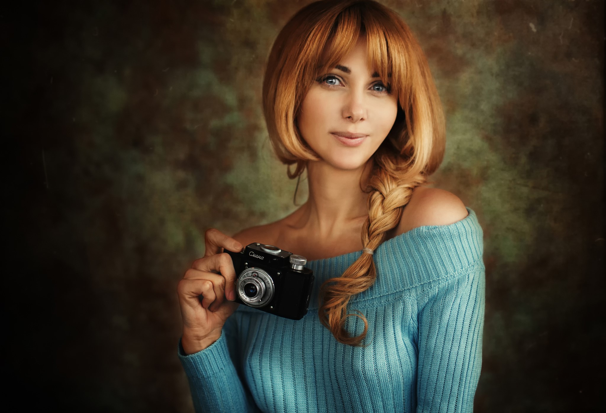 Woman with braid holding a retro camera HD Wallpaper