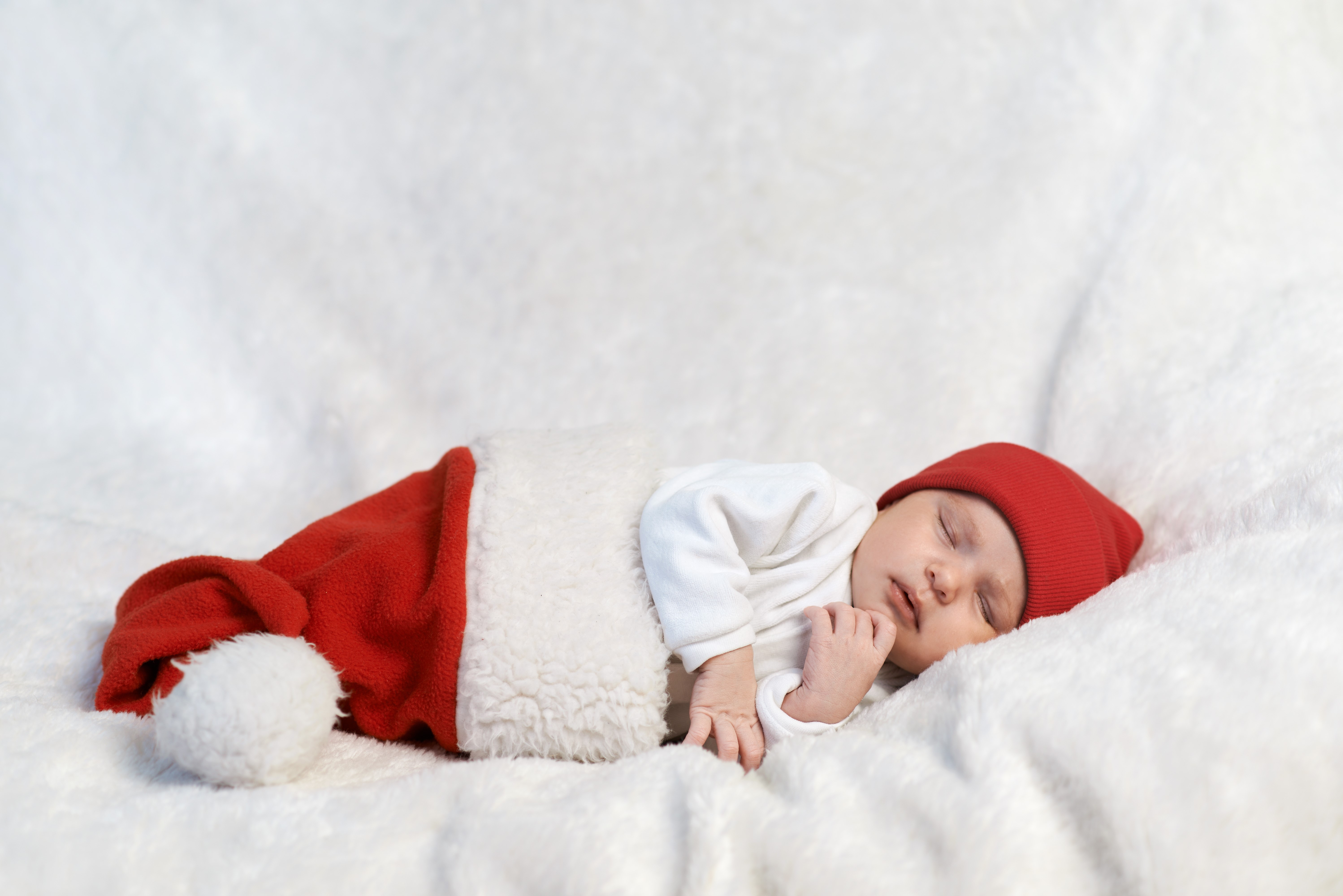 Baby sleeping in Santa hat HD Wallpaper
