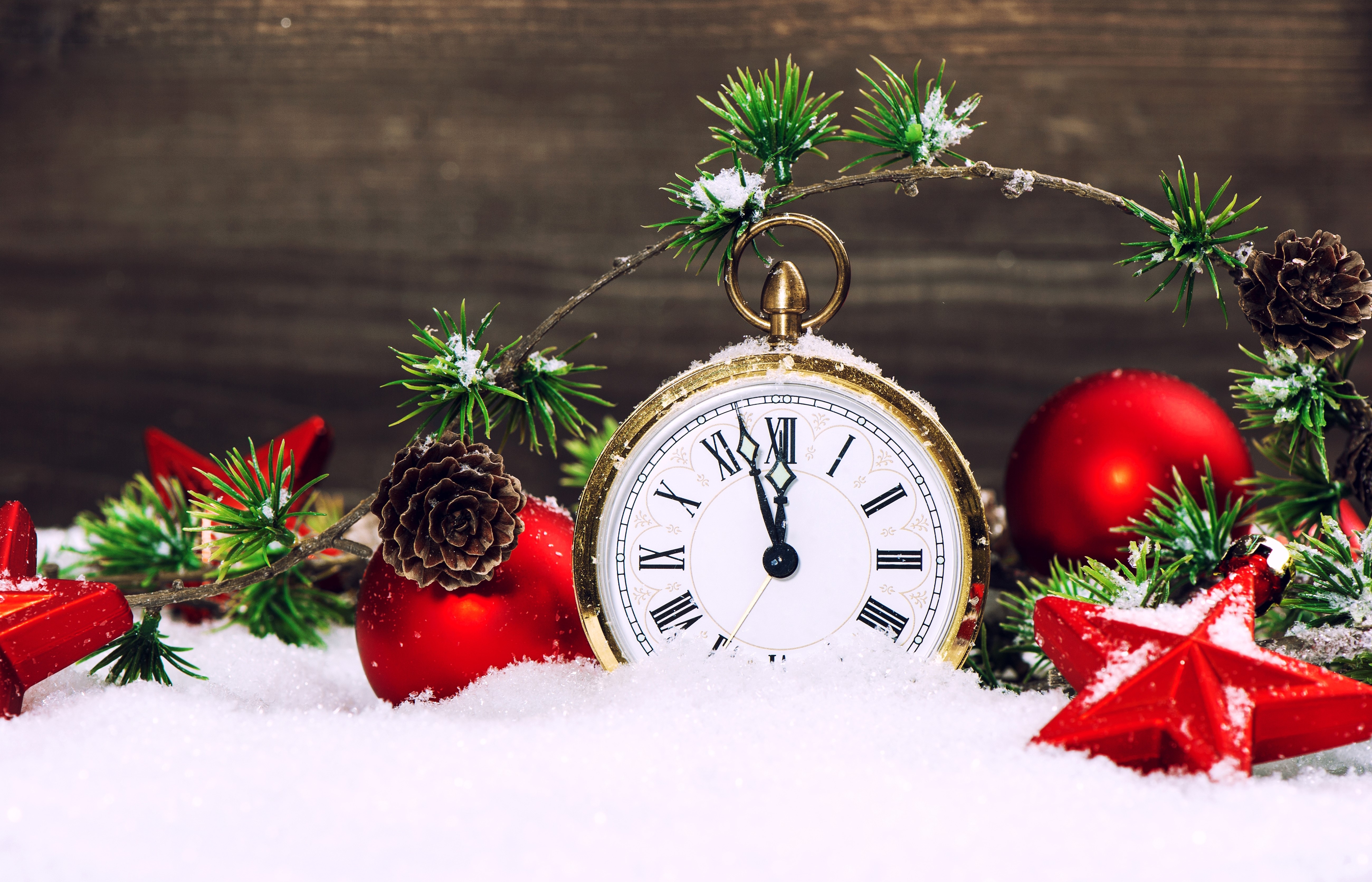 Christmas clock with ornaments and pine cones in snow HD Wallpaper