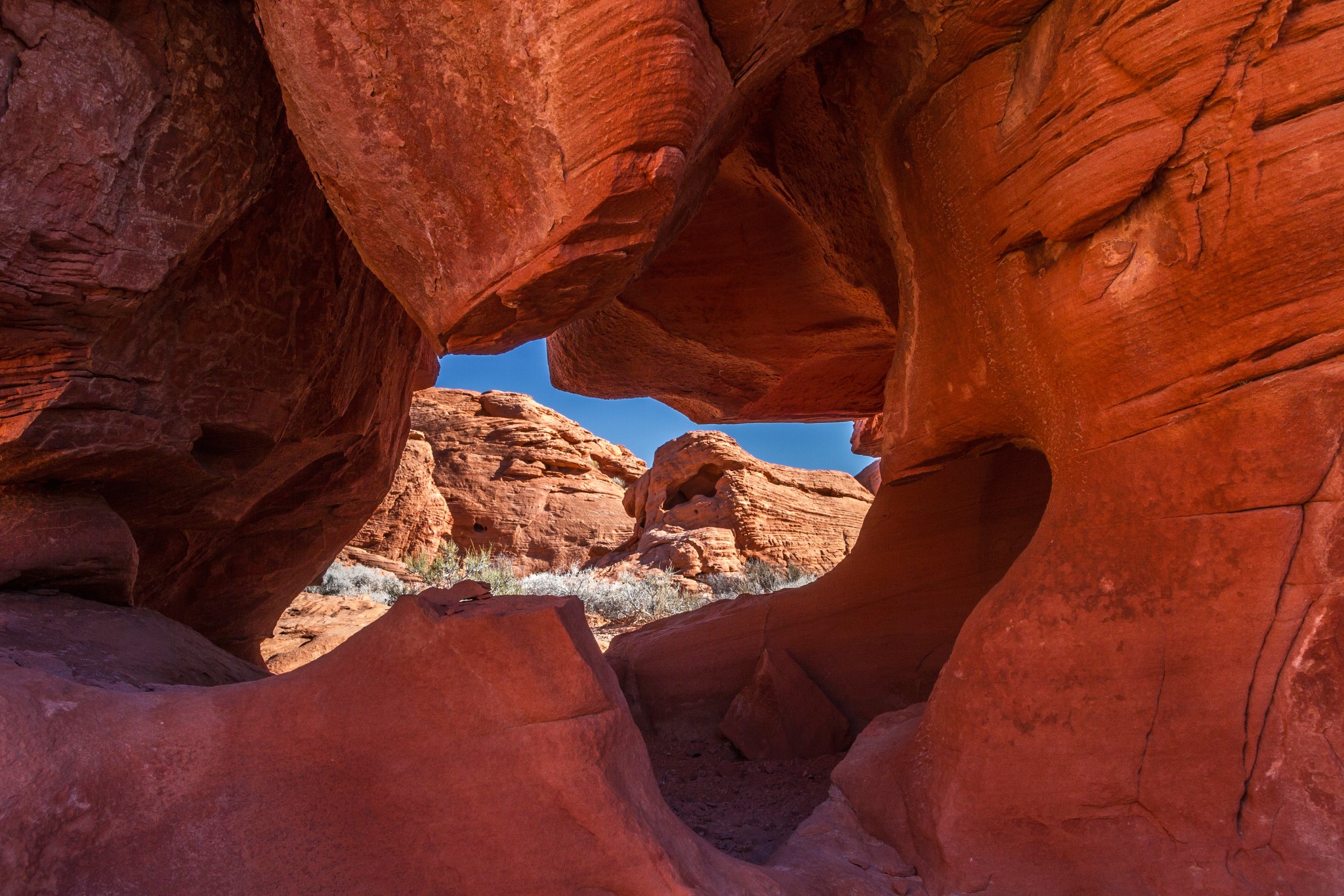 Red rock formations with blue sky HD Wallpaper