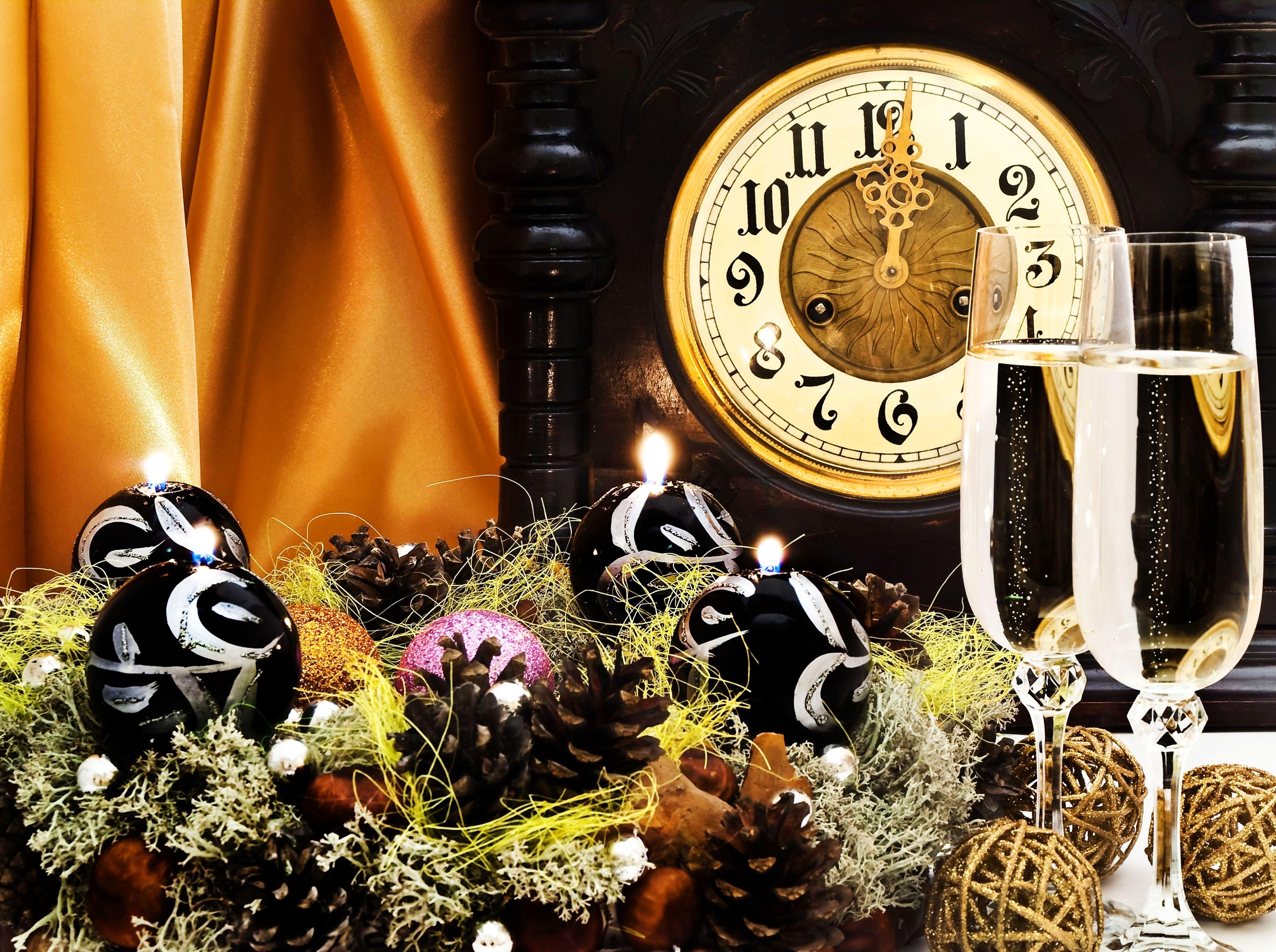 New Year's Eve Celebration with Clock and Champagne HD Wallpaper
