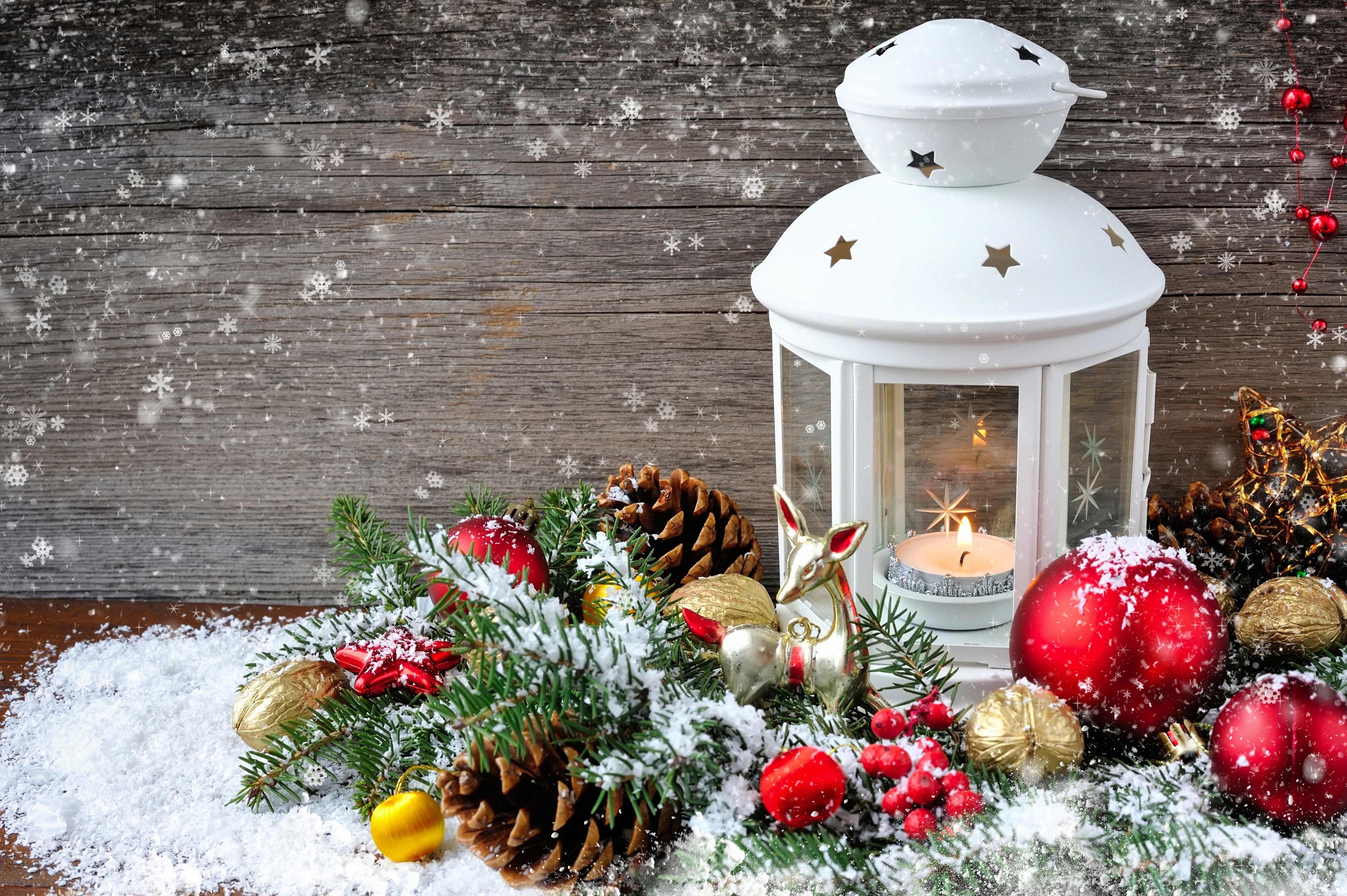 Christmas lantern with pine cones and ornaments HD Wallpaper