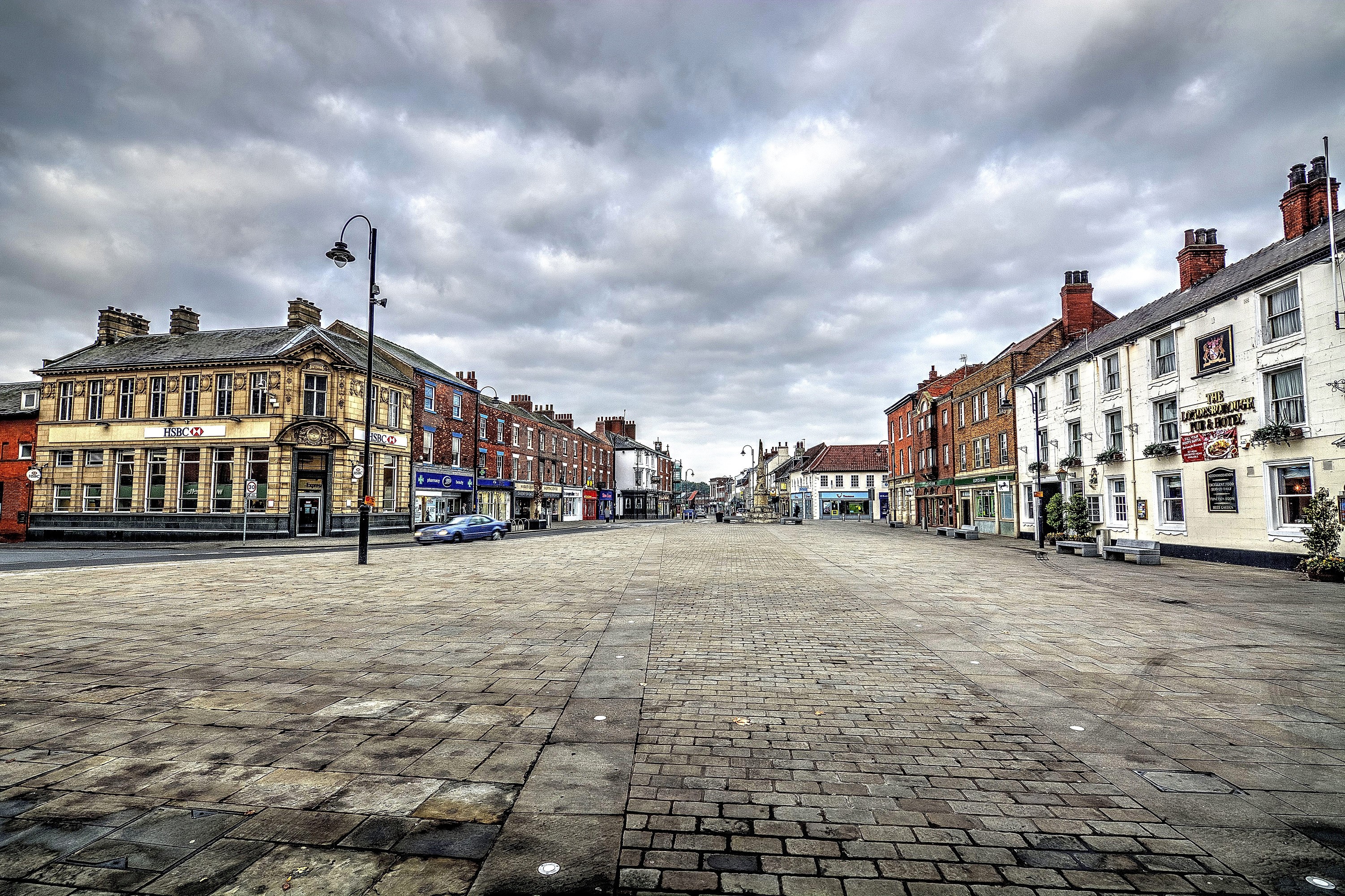 Selby Town Square with HSBC Bank and Pub HD Wallpaper