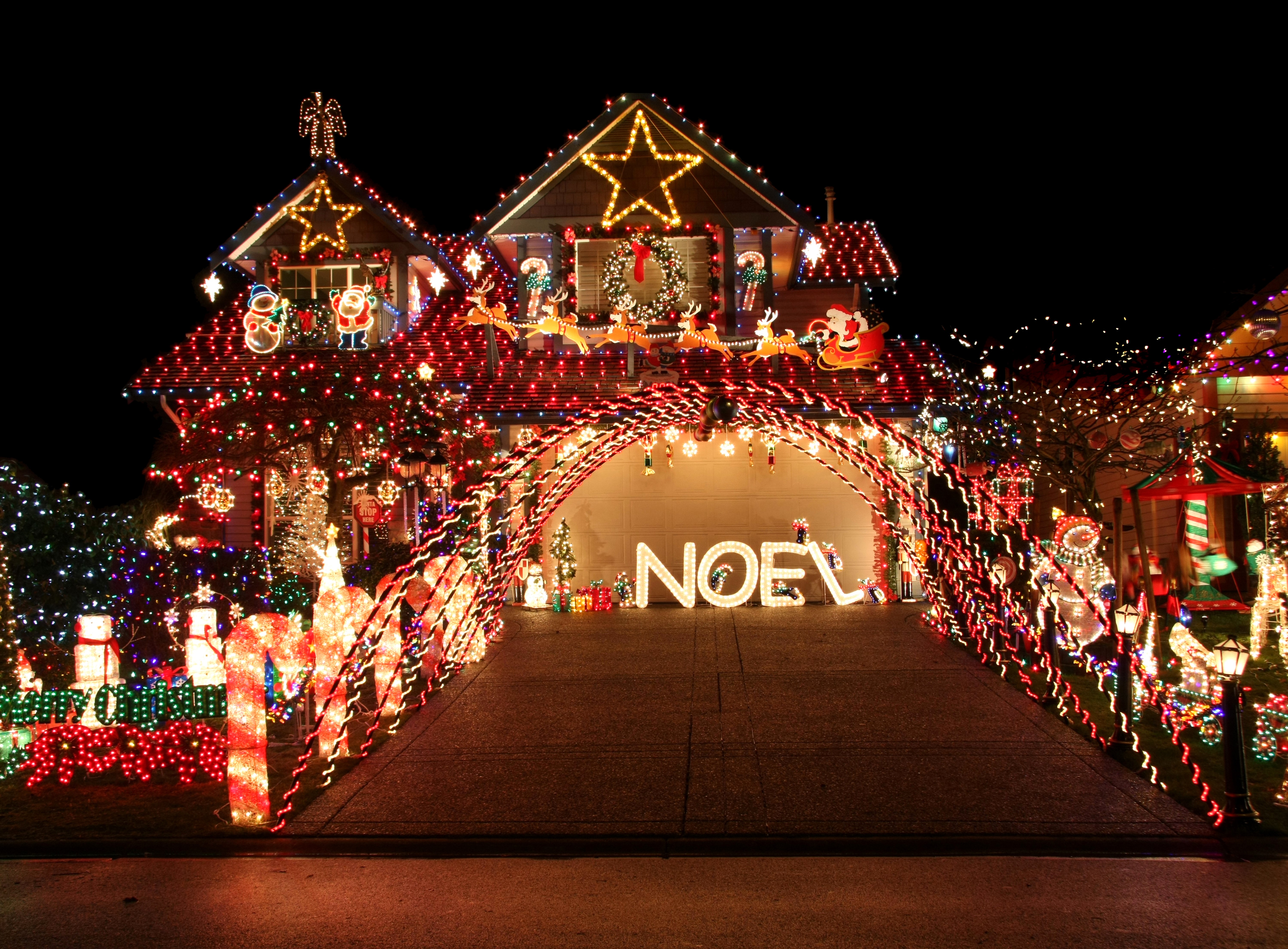House decorated with Christmas lights at night HD Wallpaper