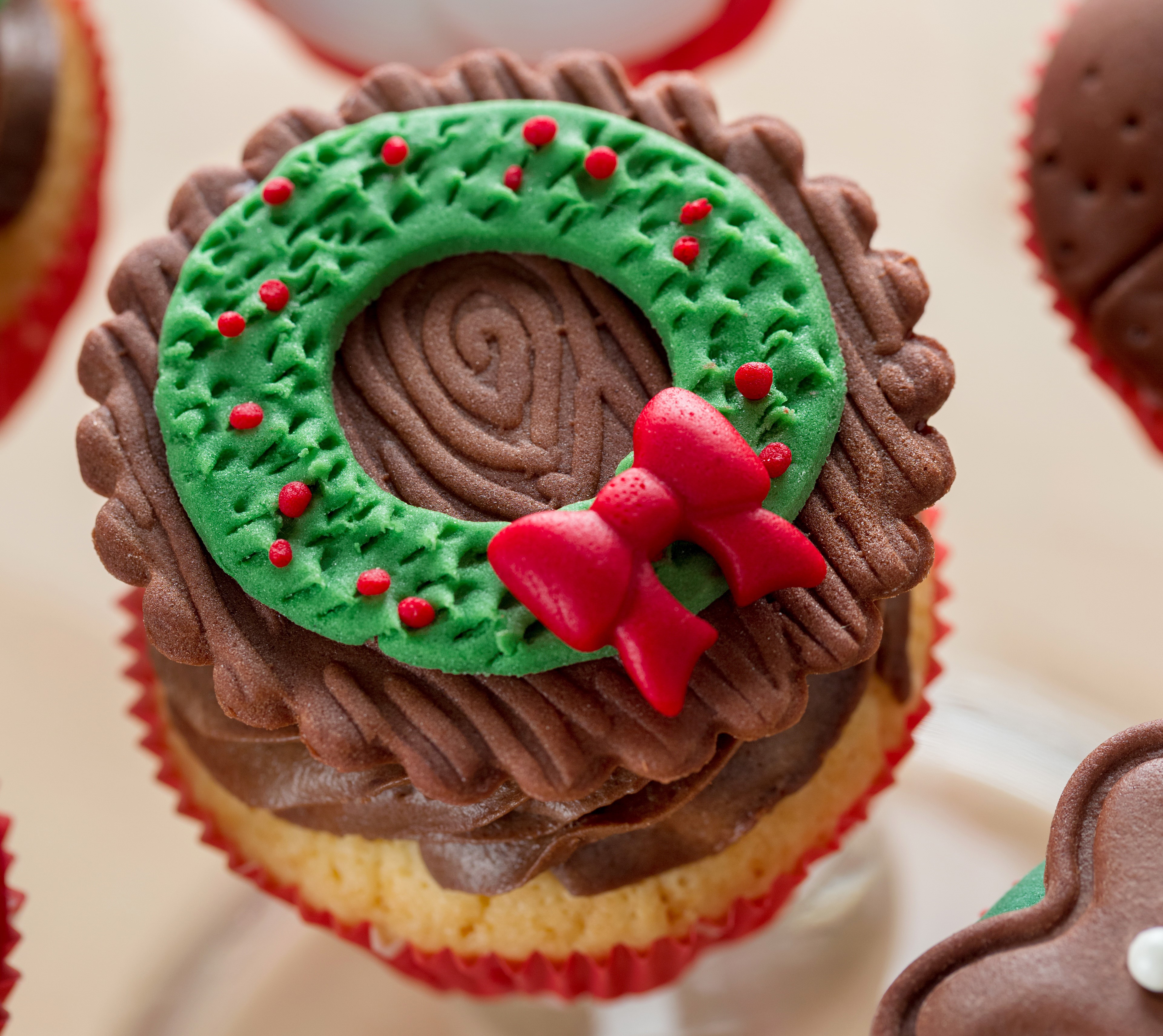 Christmas Wreath Cupcake HD Wallpaper