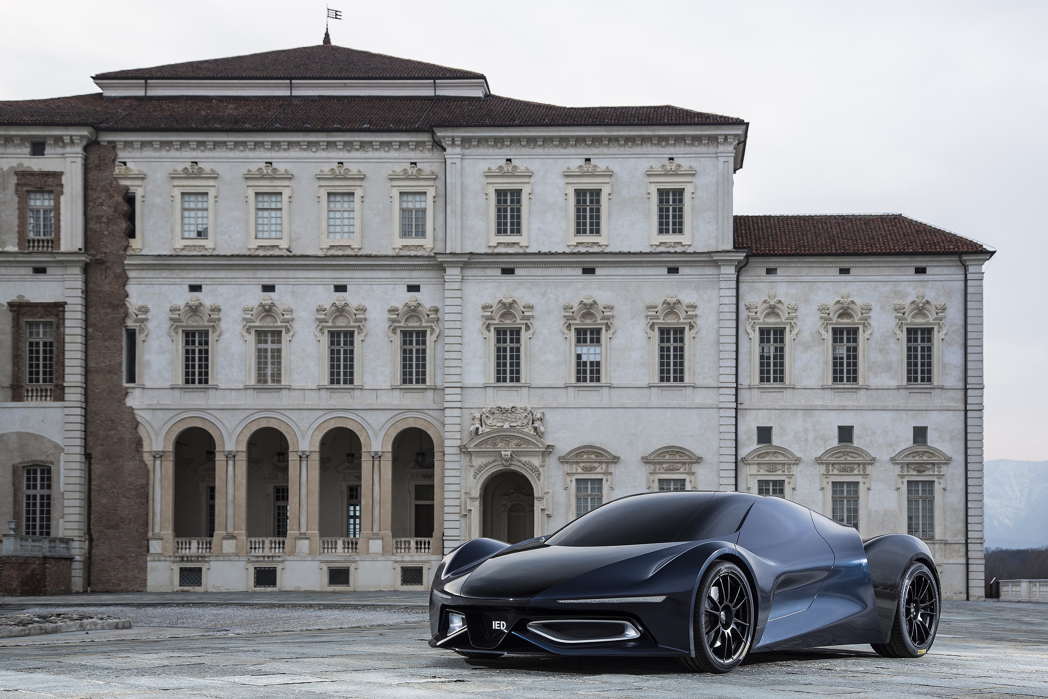 2015 IED Syrma concept car in front of a palace HD Wallpaper
