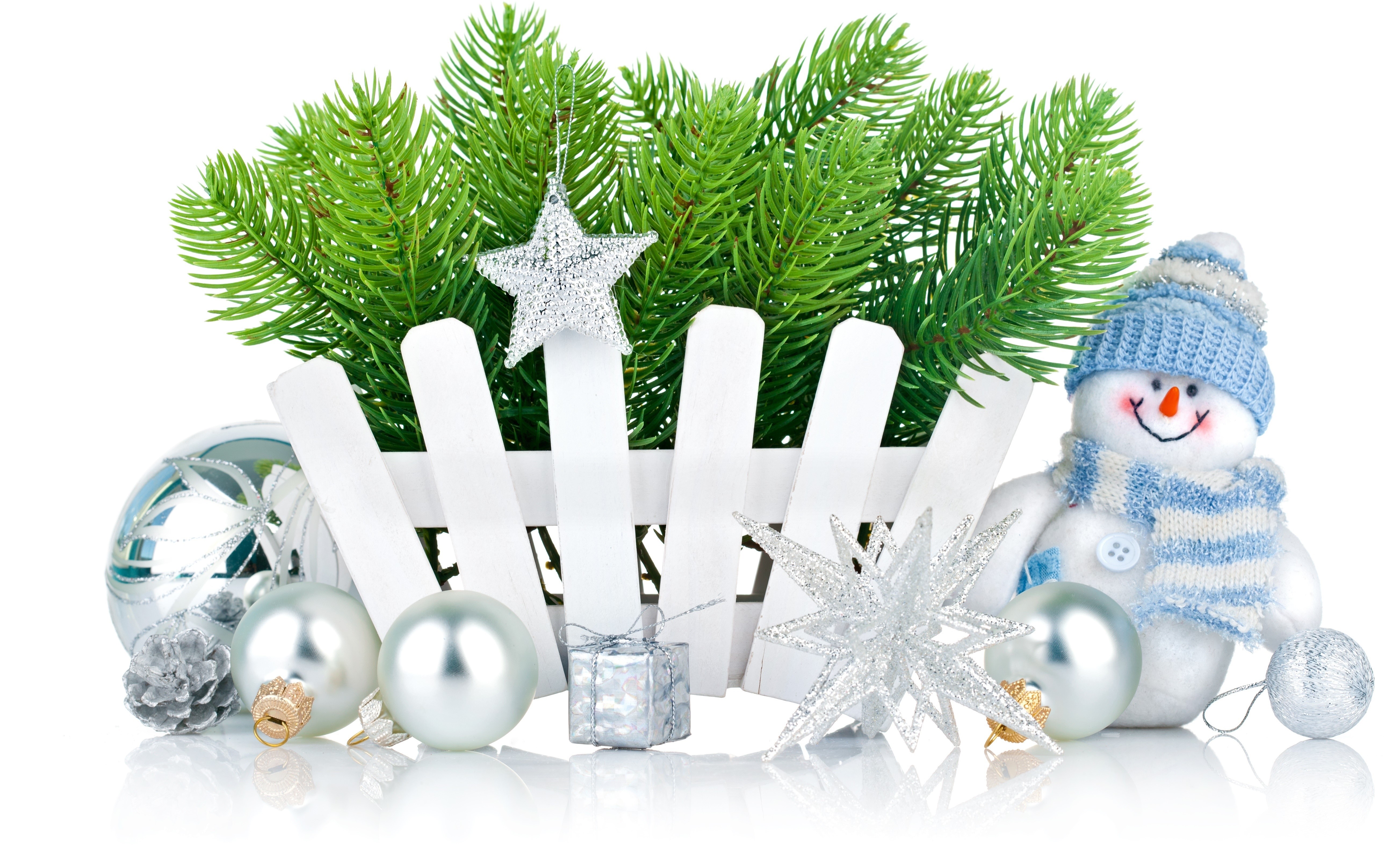 Christmas Decorations with Snowman and Pine Branches HD Wallpaper