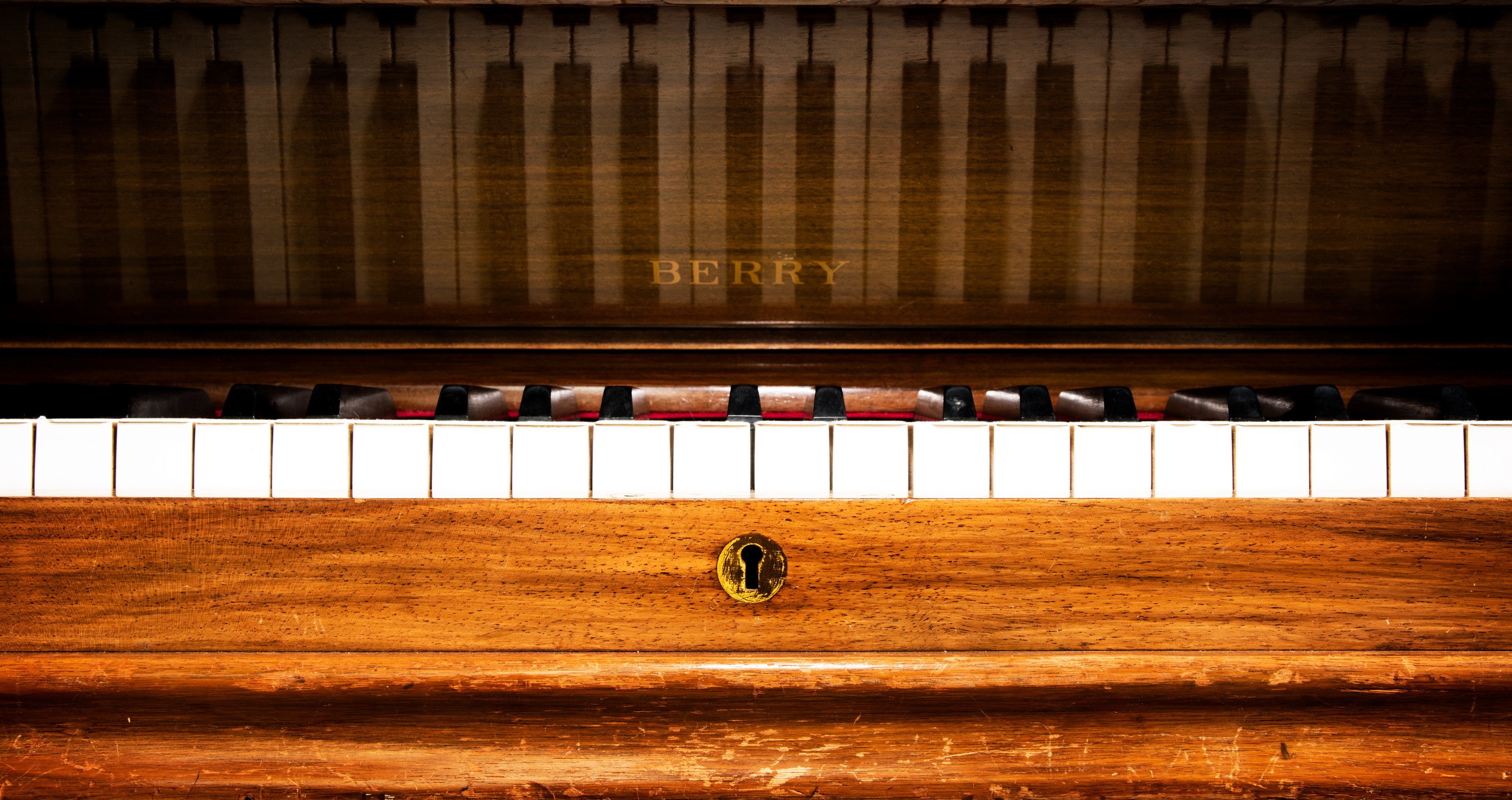 Berry upright piano keys and lock HD Wallpaper
