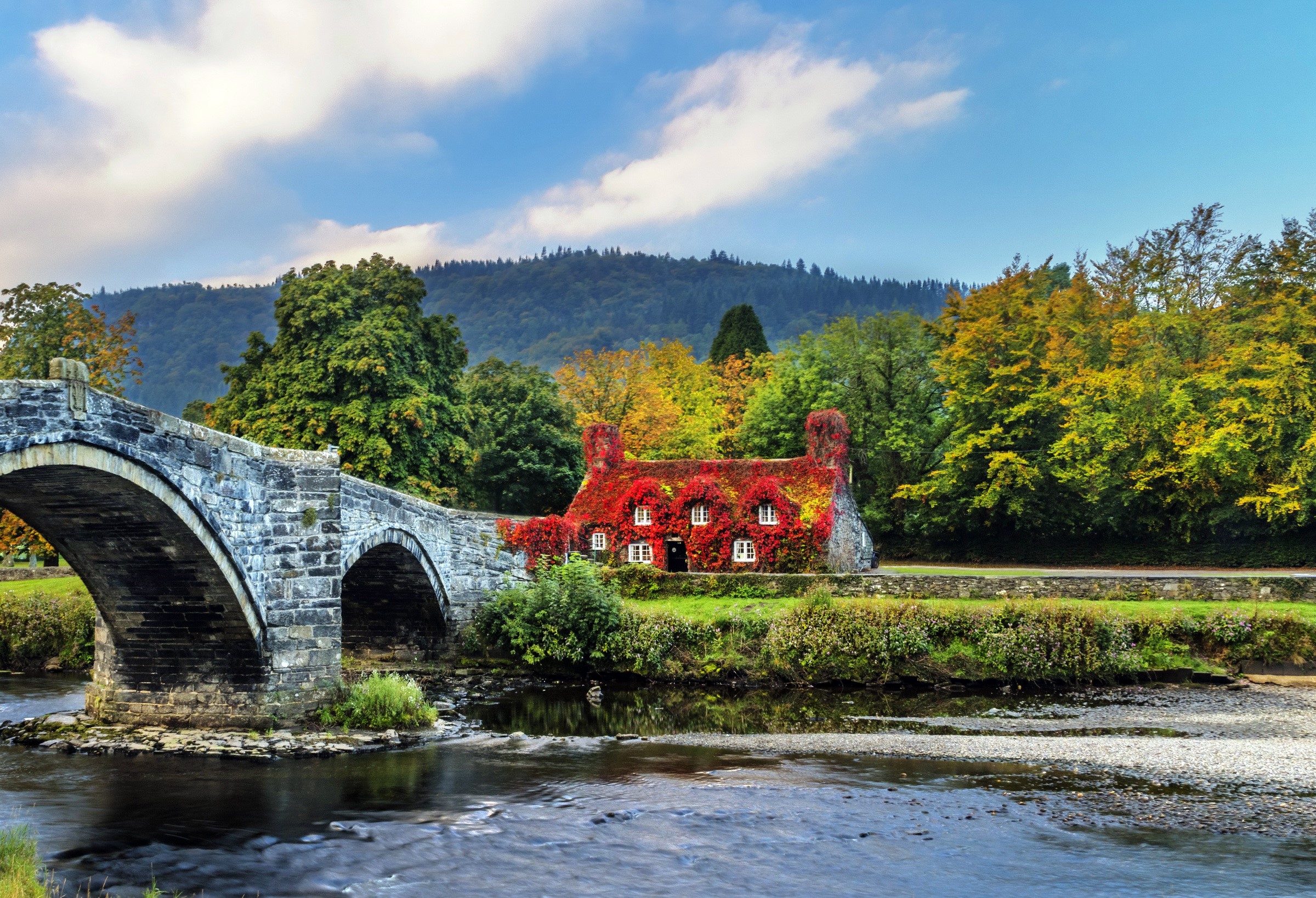 Stone bridge and ivy-covered house in Llanrwst, Wales HD Wallpaper