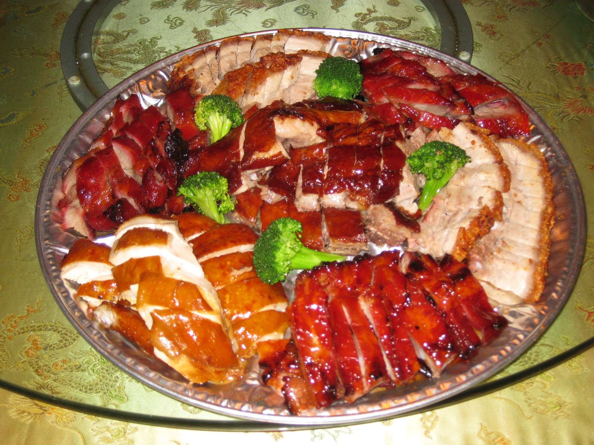 Assortment of roasted meats on a platter with broccoli HD Wallpaper
