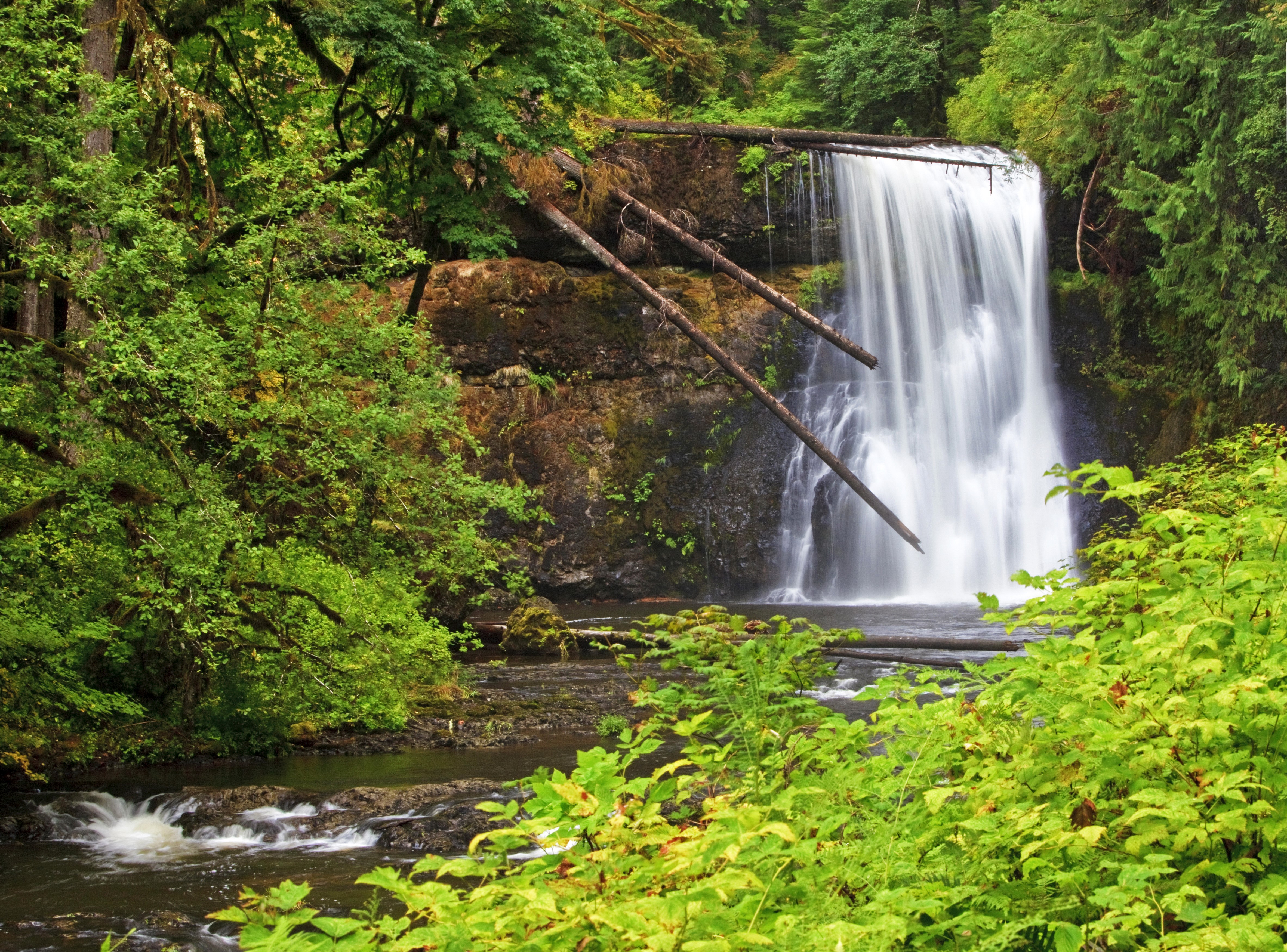 Silver Falls State Park Waterfall in Oregon HD Wallpaper