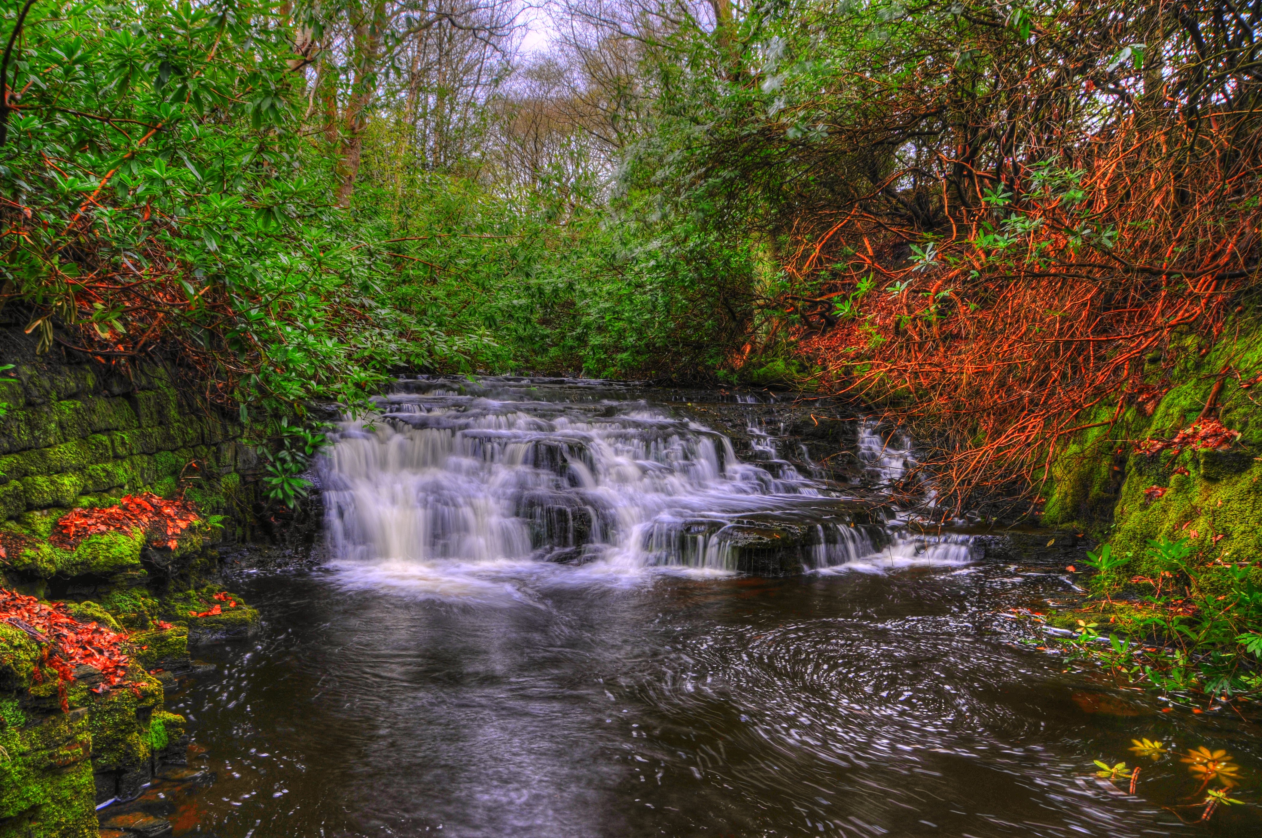 Upper Anglezarke waterfall in Lancashire, England HD Wallpaper