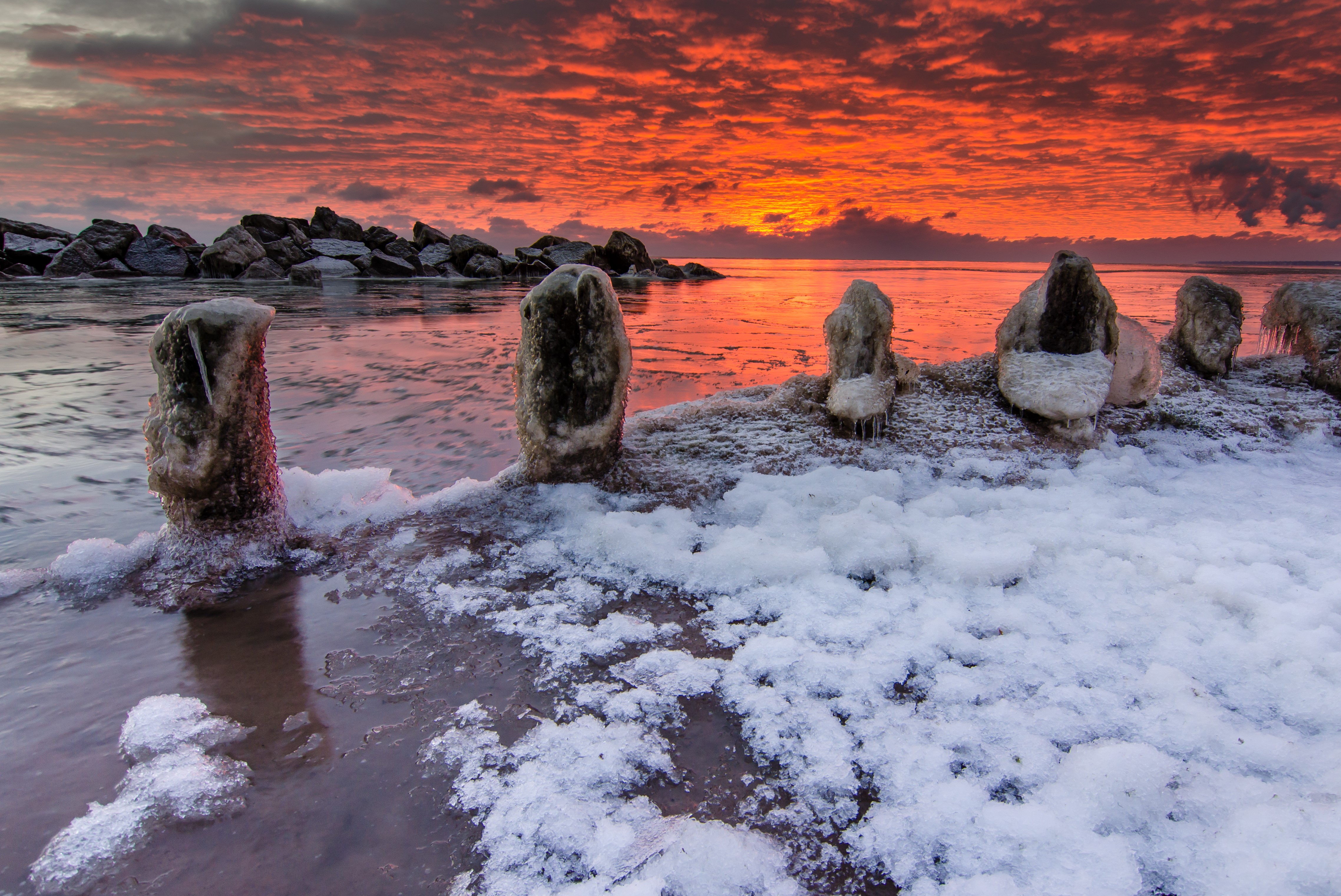 4K Winter Sea Sunrise with Ice and Rocks HD Wallpaper