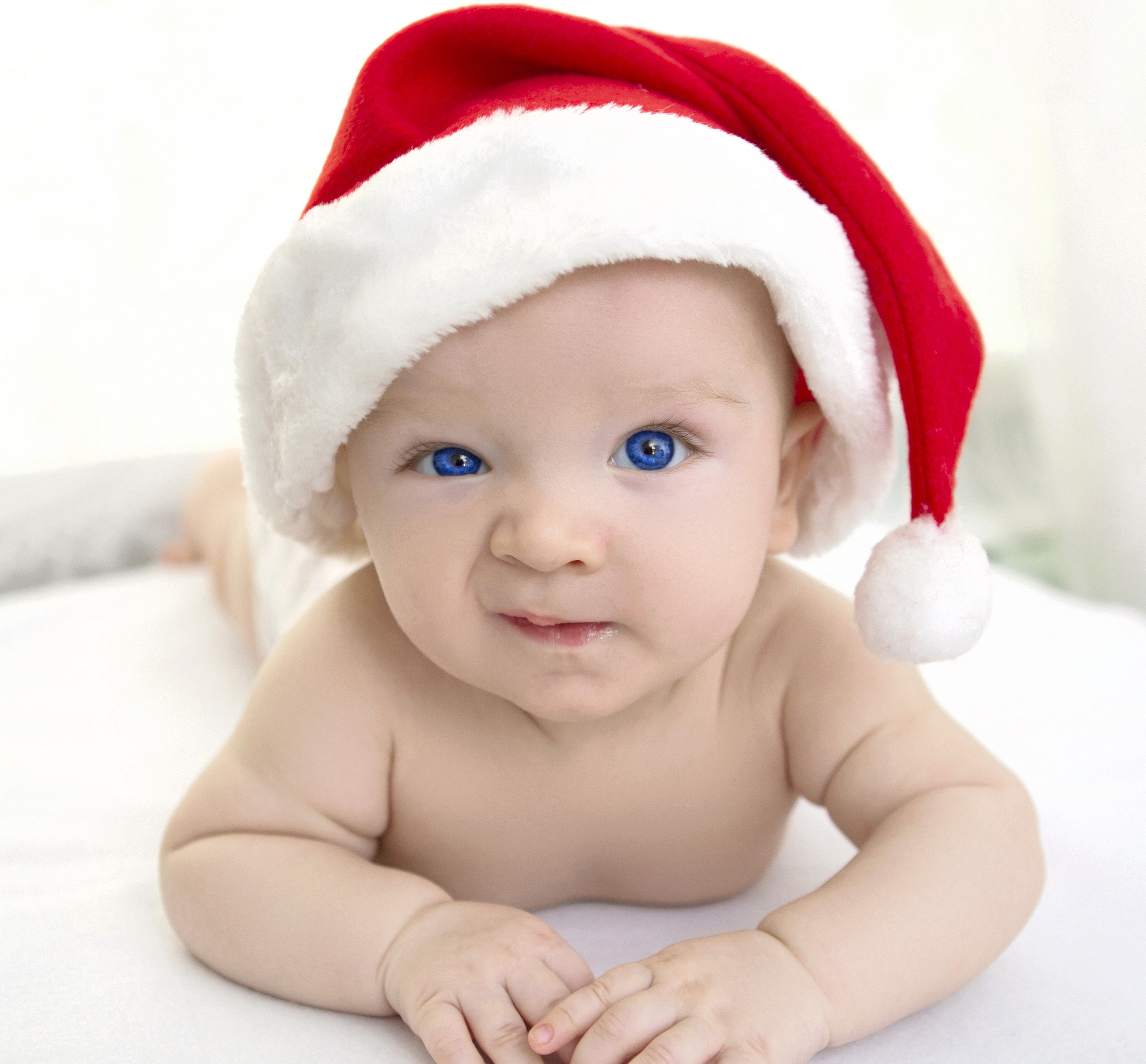 Baby wearing a Santa hat HD Wallpaper