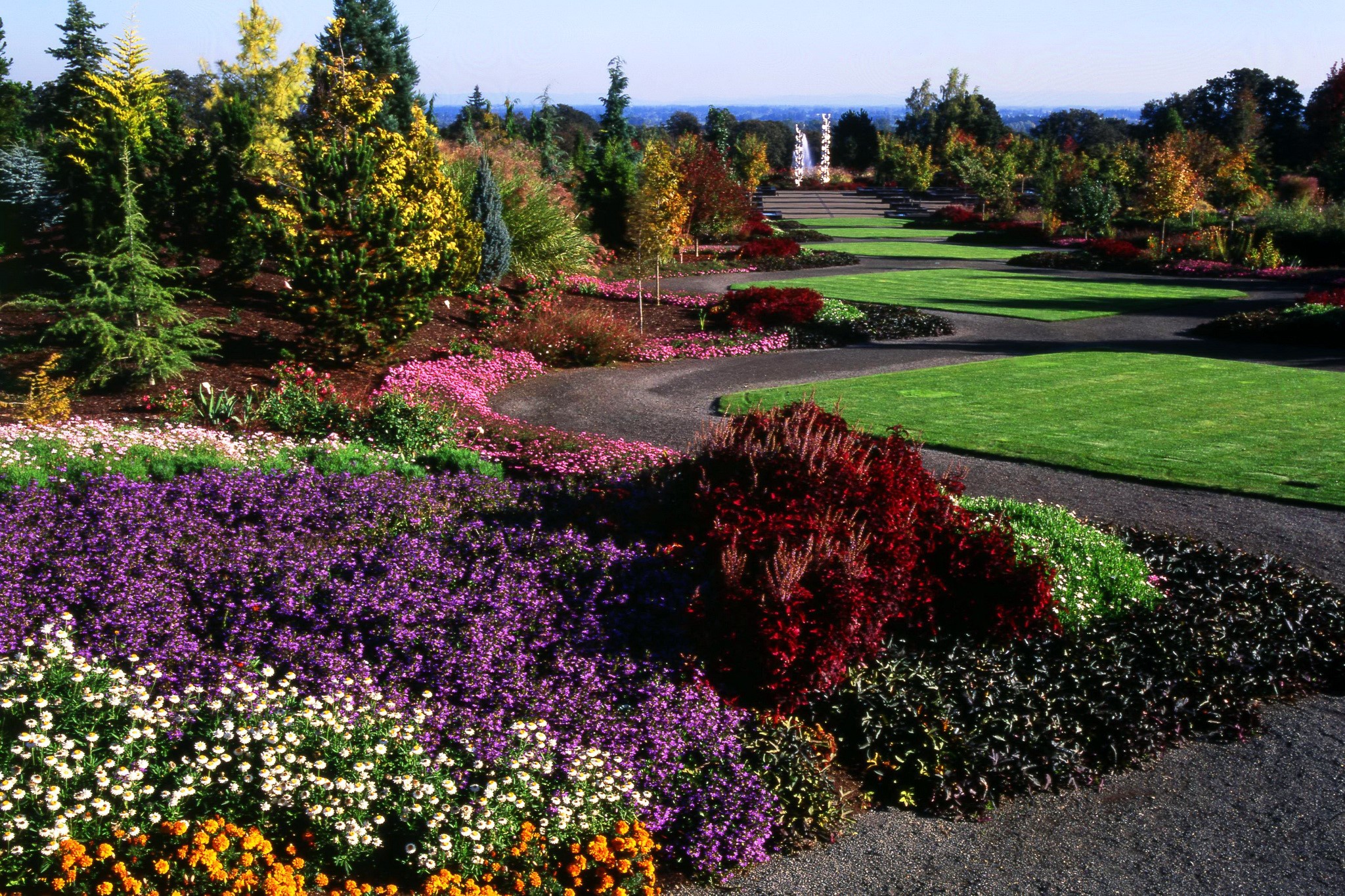 Oregon Garden with colorful flowers and manicured lawns HD Wallpaper