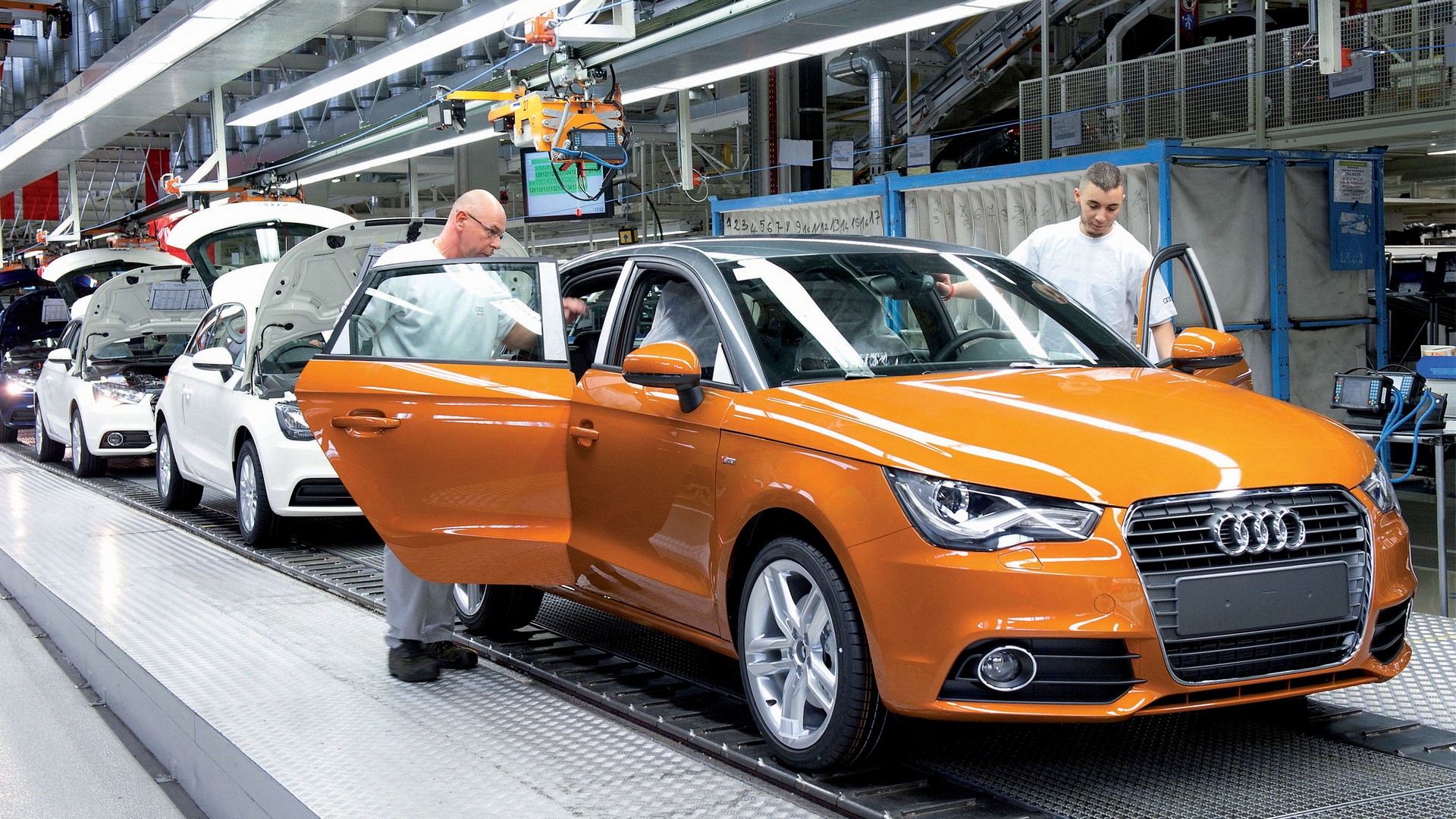 Audi A1 car assembly line with workers HD Wallpaper