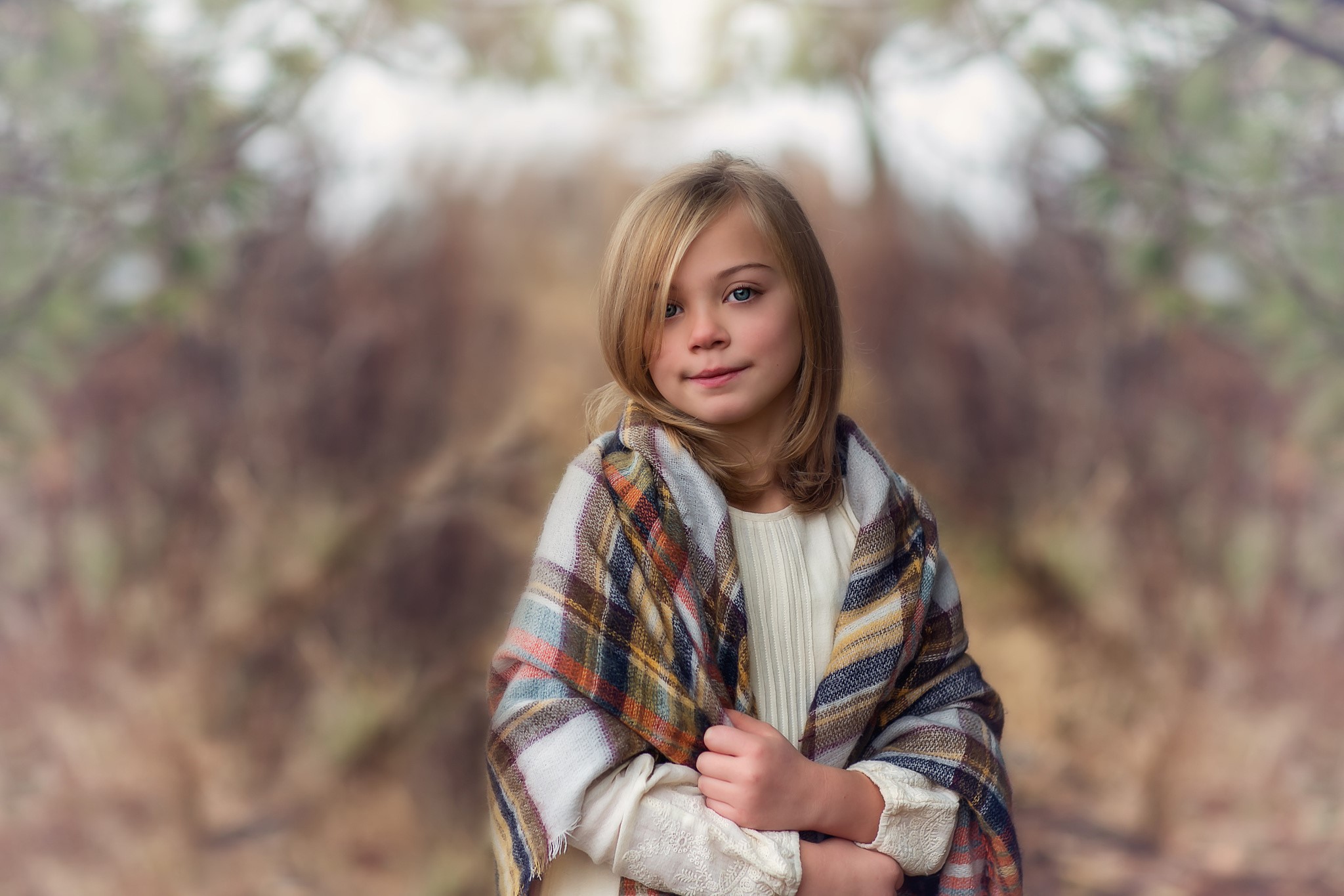 Girl wearing a plaid scarf HD Wallpaper