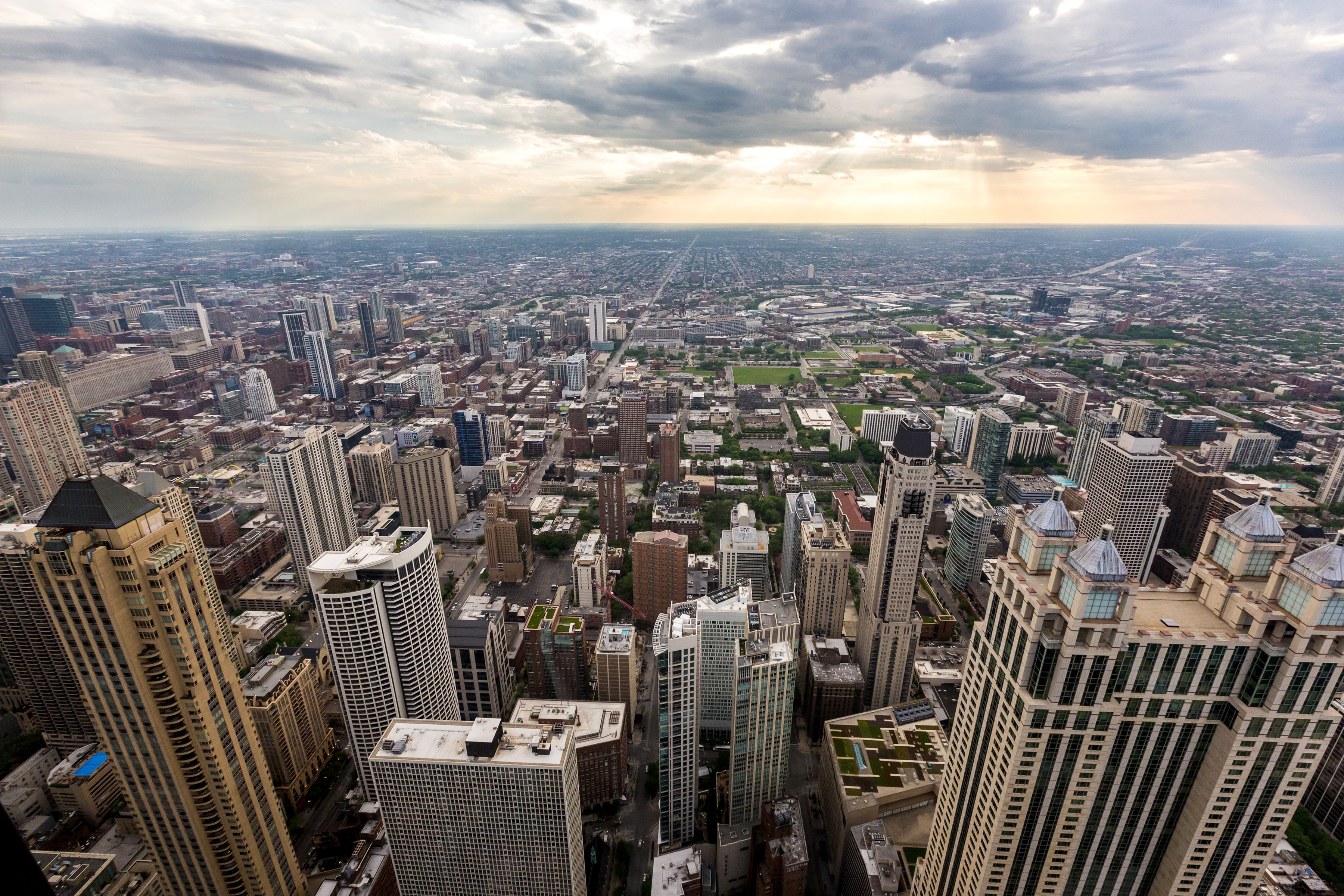 Chicago city skyline with skyscrapers and clouds HD Wallpaper