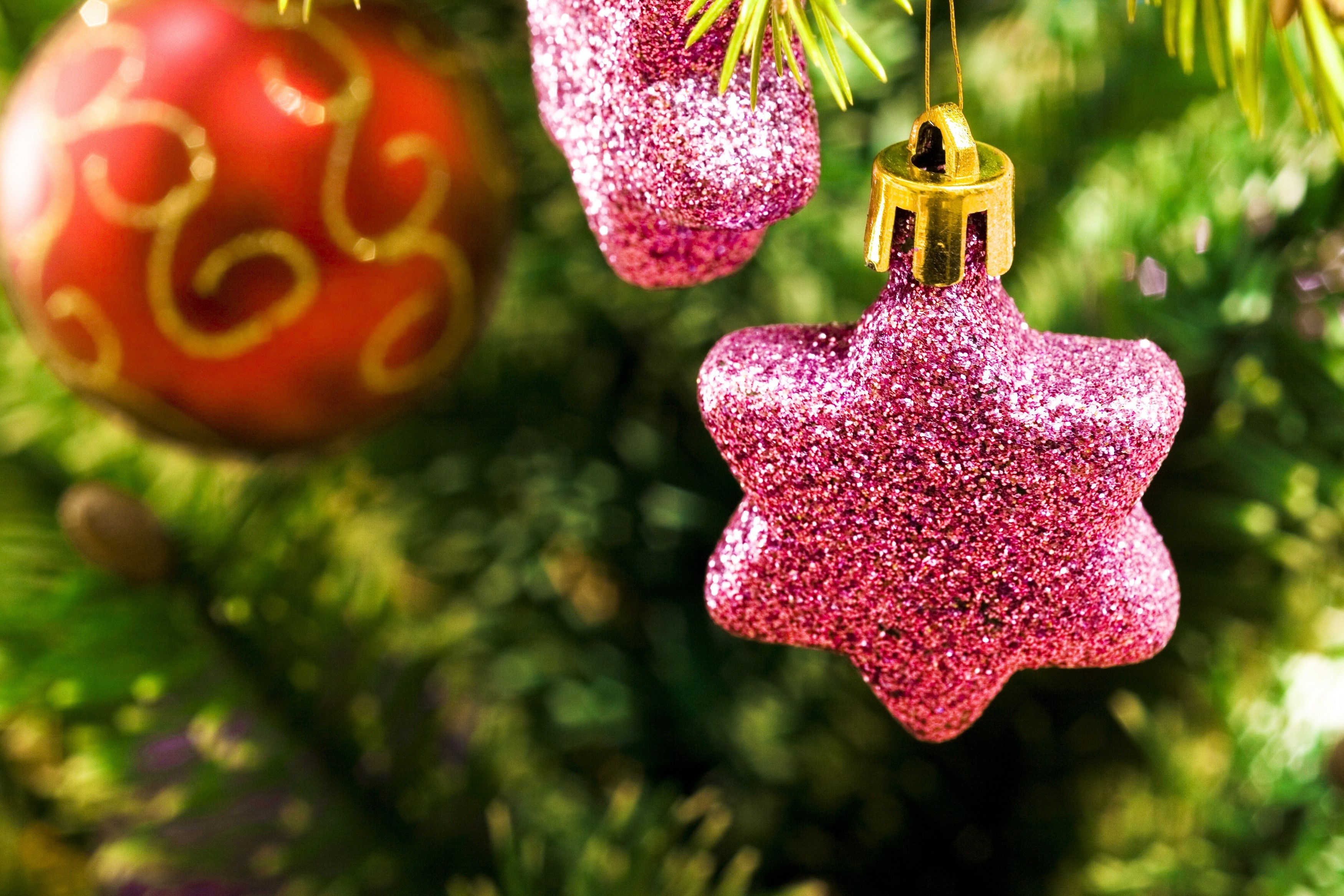 Christmas ornaments on a tree HD Wallpaper