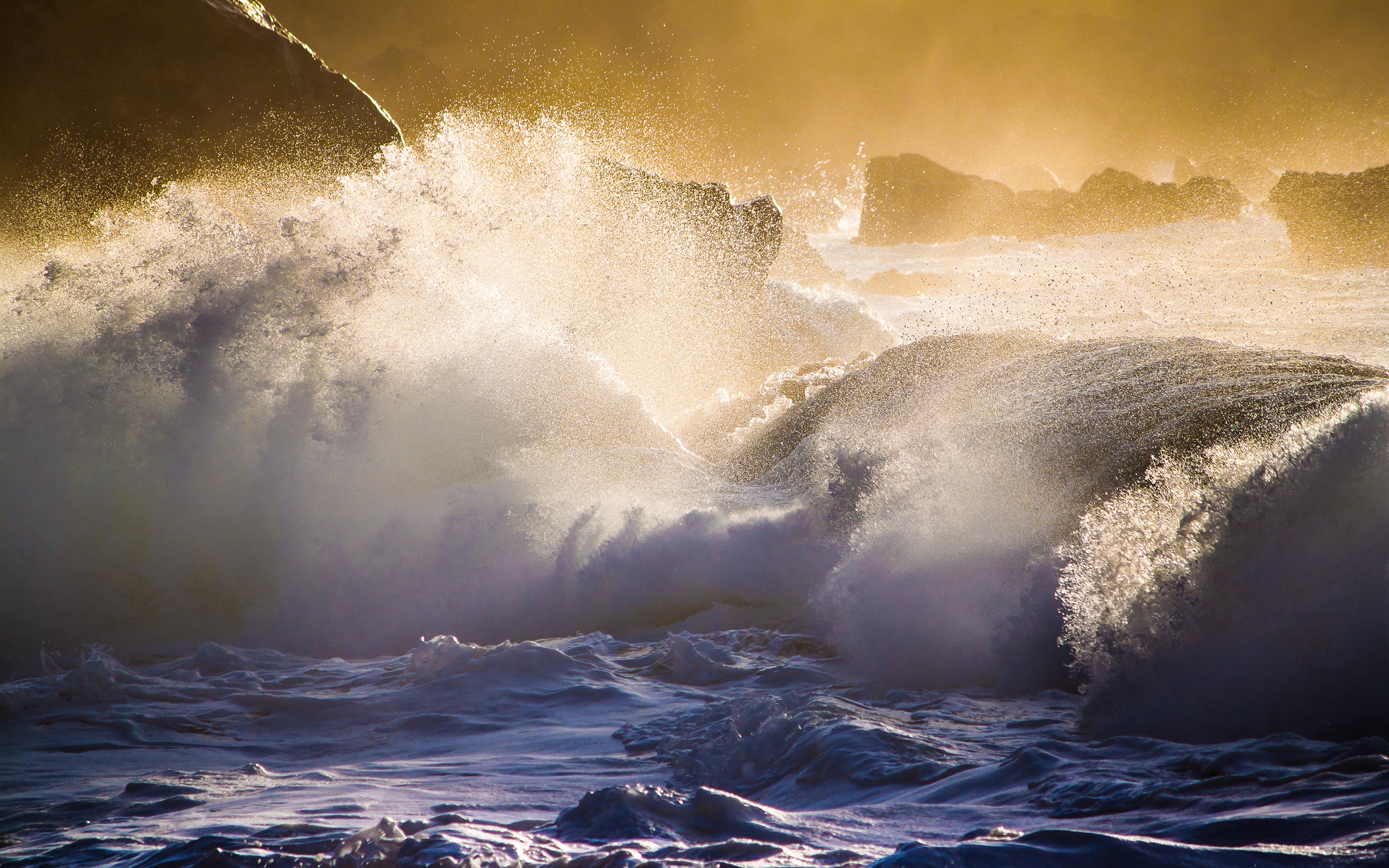 Waves crashing on Oahu's North Shore, Hawaii HD Wallpaper