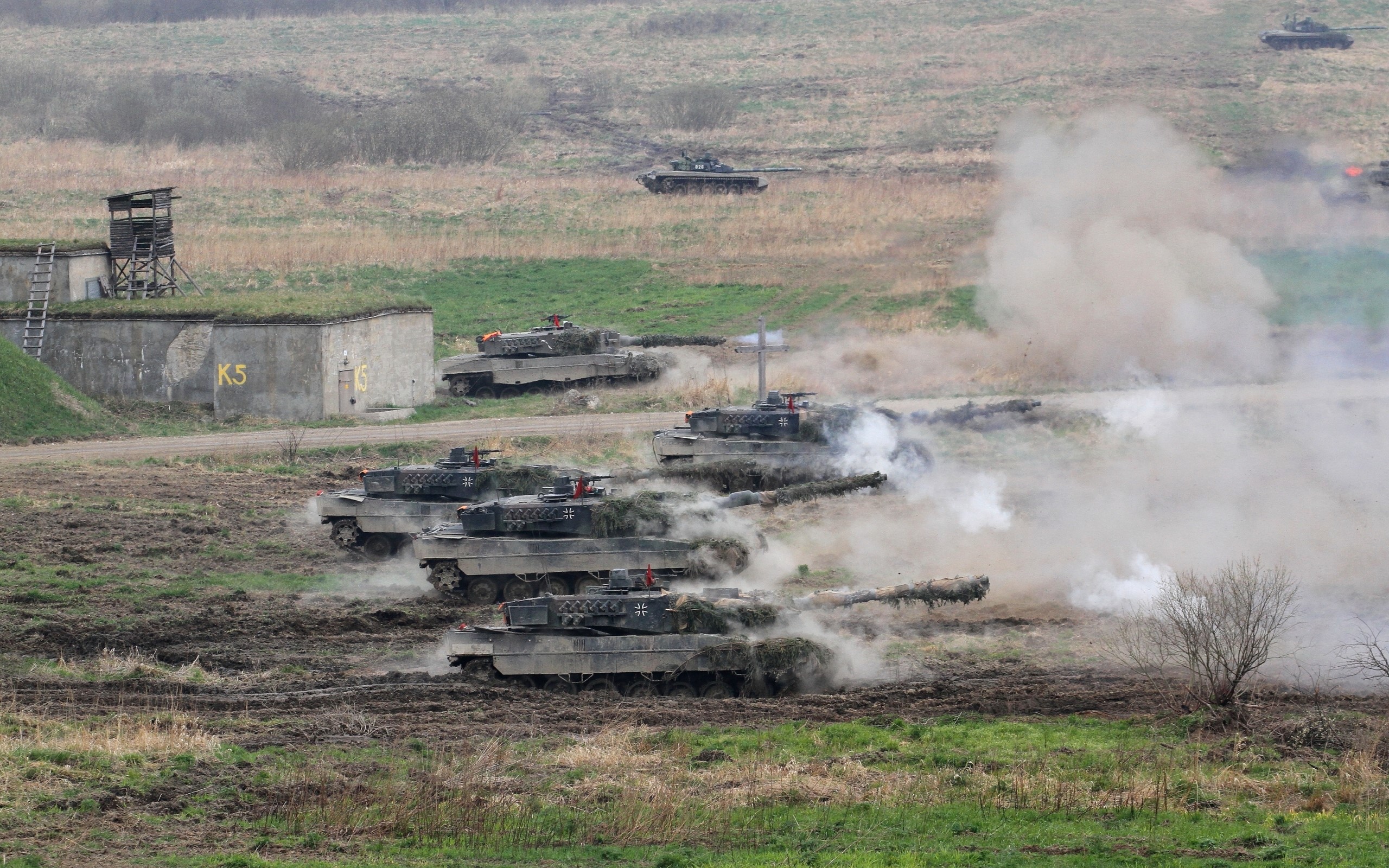 Tanks in a field during a military exercise HD Wallpaper
