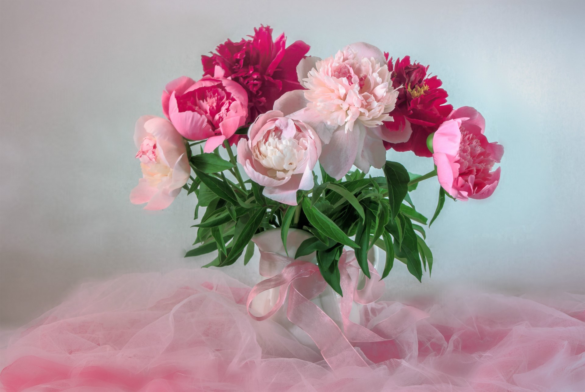 Bouquet of pink and red peonies in a vase HD Wallpaper