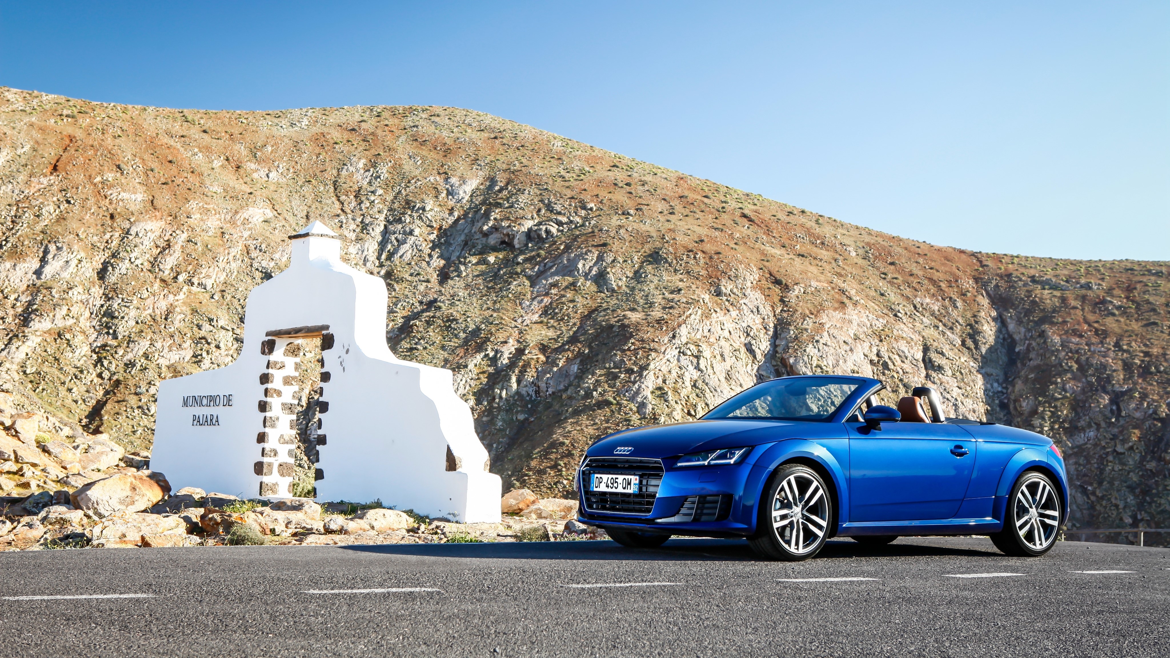 Blue Audi TT Cabriolet in front of Municipio de Pajara HD Wallpaper