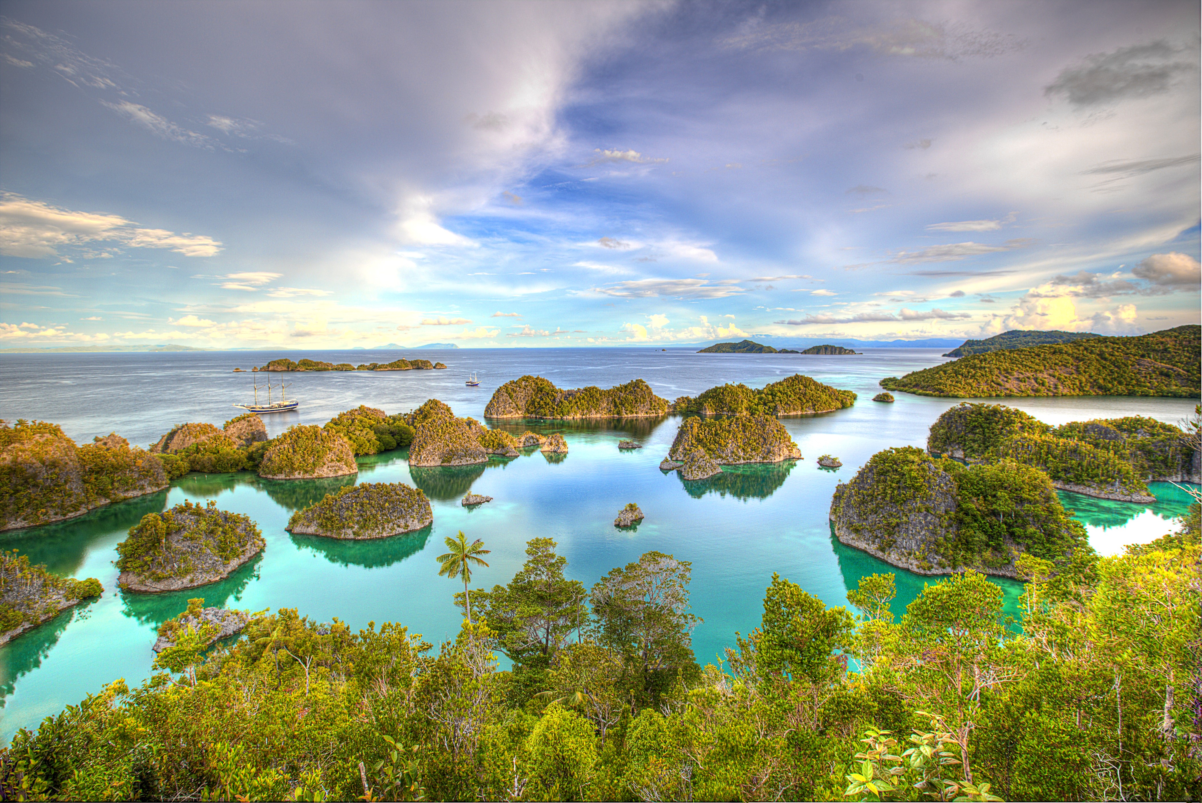 Islands in Raja Ampat, West Papua, Indonesia HD Wallpaper